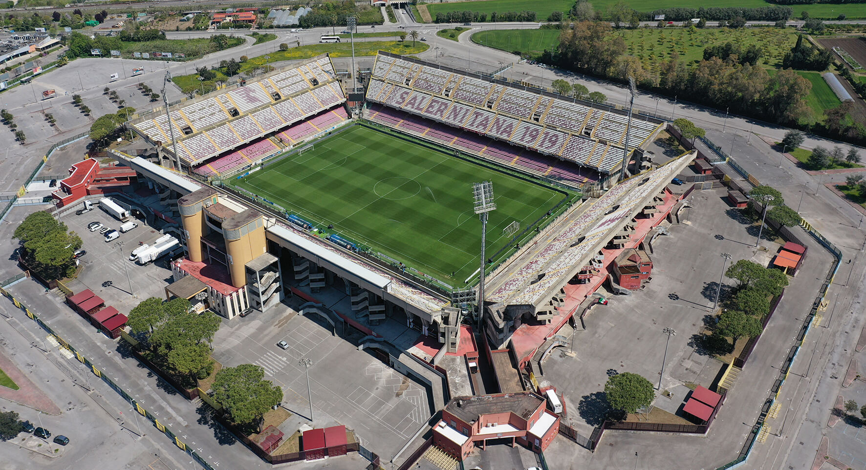 Sân vận động Stadio Arechi - Ngôi đền bóng đá của thành phố Salerno