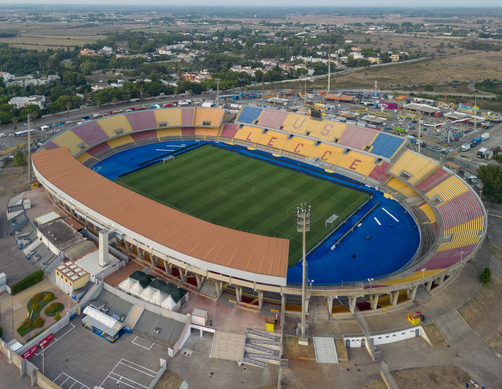 Sân vận động Stadio Via del Mare - Biểu tượng của thành phố Lecce, Ý
