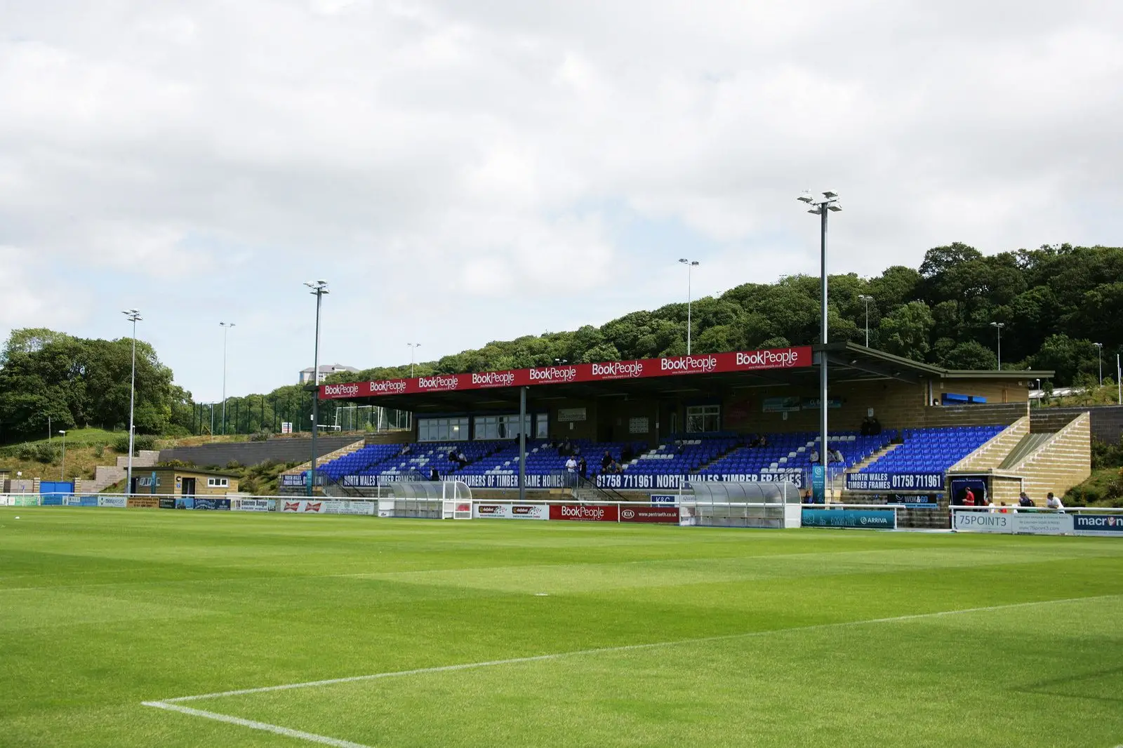 Sân vận động Bangor University Stadium: Địa điểm thể thao lý tưởng tại xứ Wales