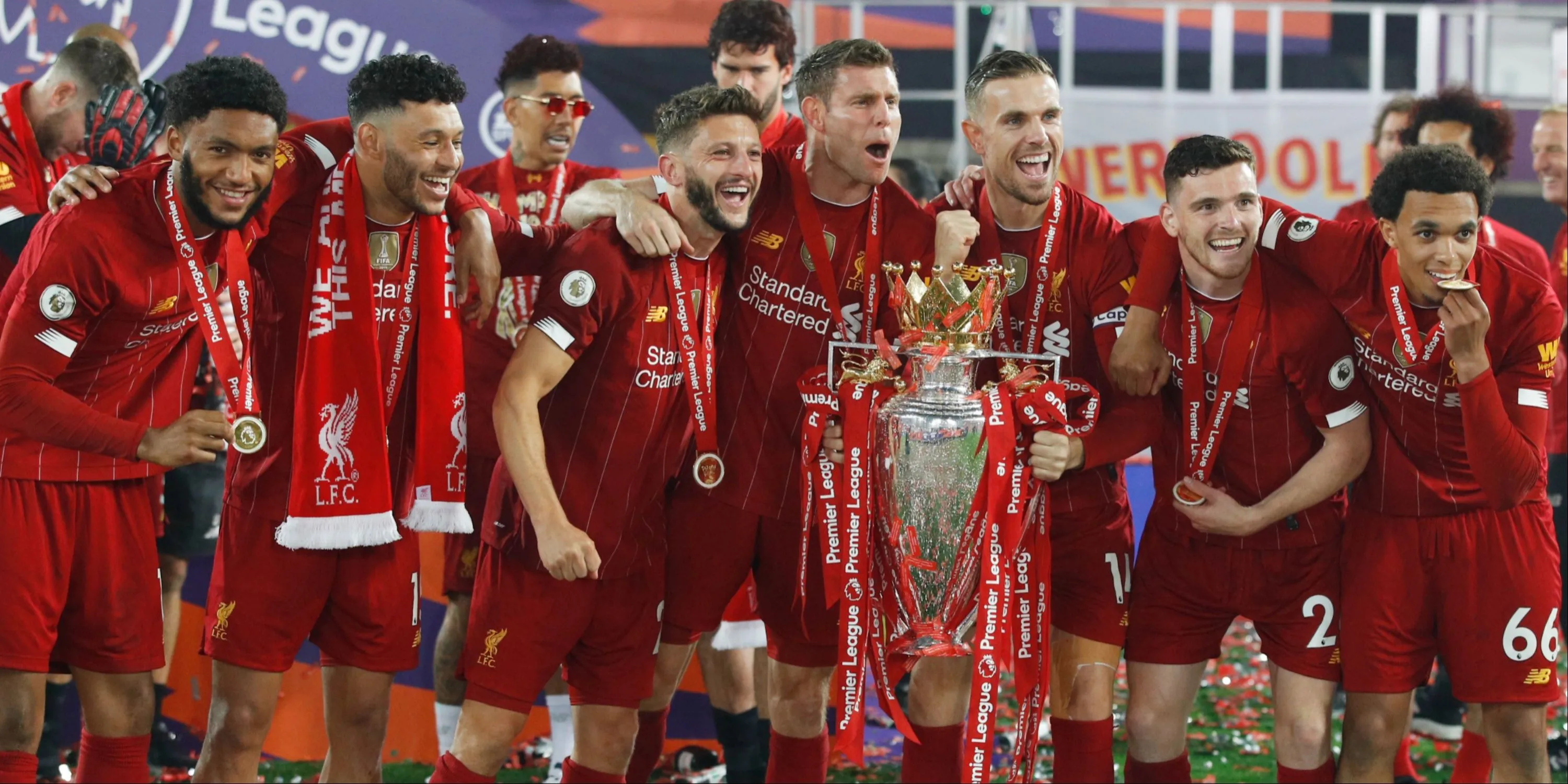 Các cầu thủ Liverpool ăn mừng chức vô địch Premier League