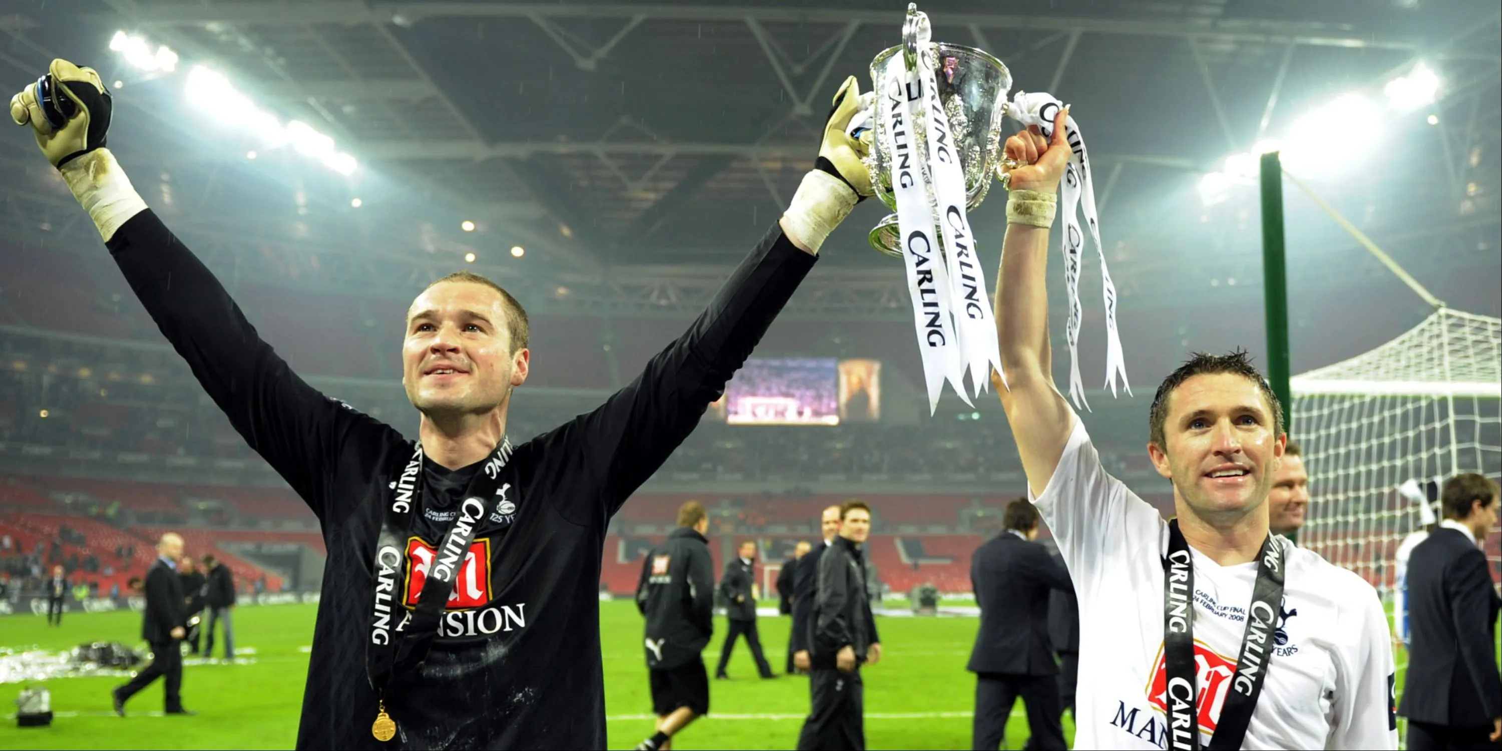 Các cầu thủ Tottenham ăn mừng chức vô địch League Cup 2008