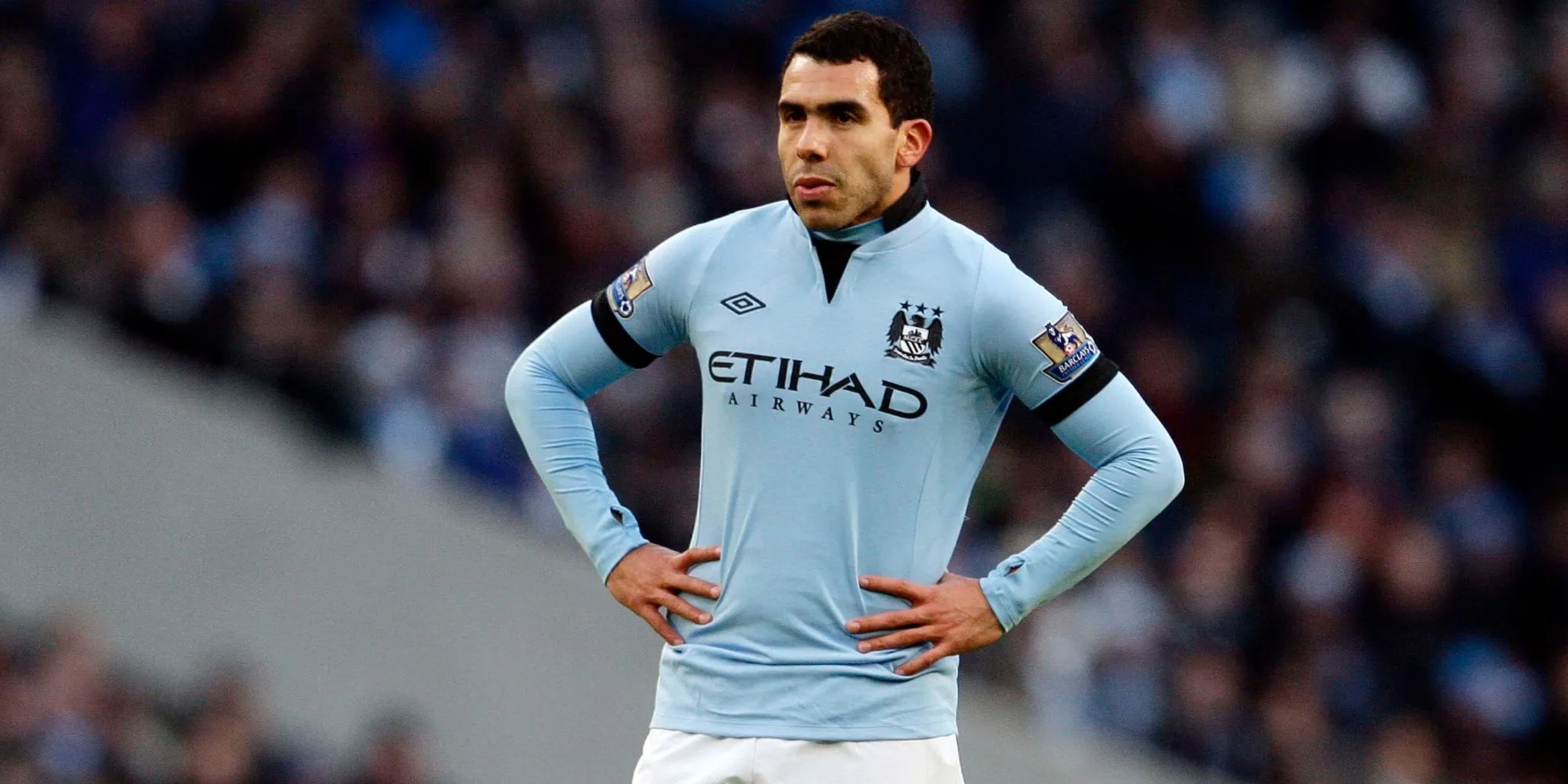 Carlos Tevez ăn mừng bàn thắng cho Manchester City