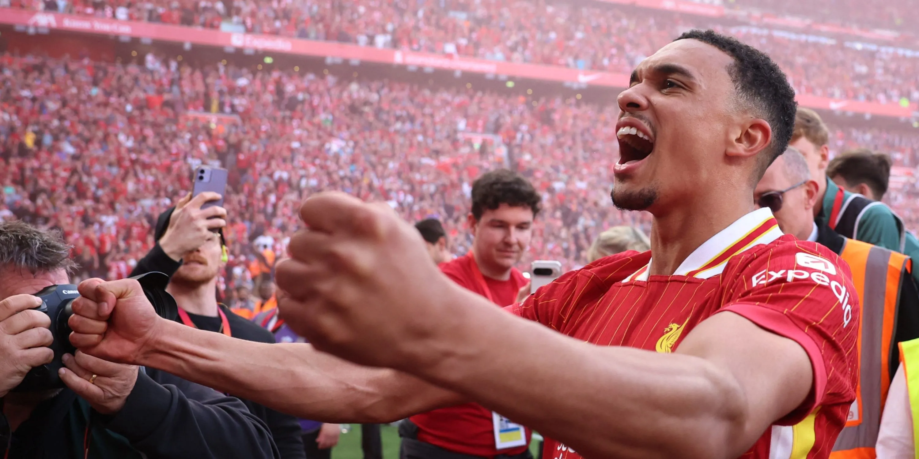Cody Gakpo hy vọng Trent Alexander-Arnold sẽ tiếp tục gắn bó với Liverpool