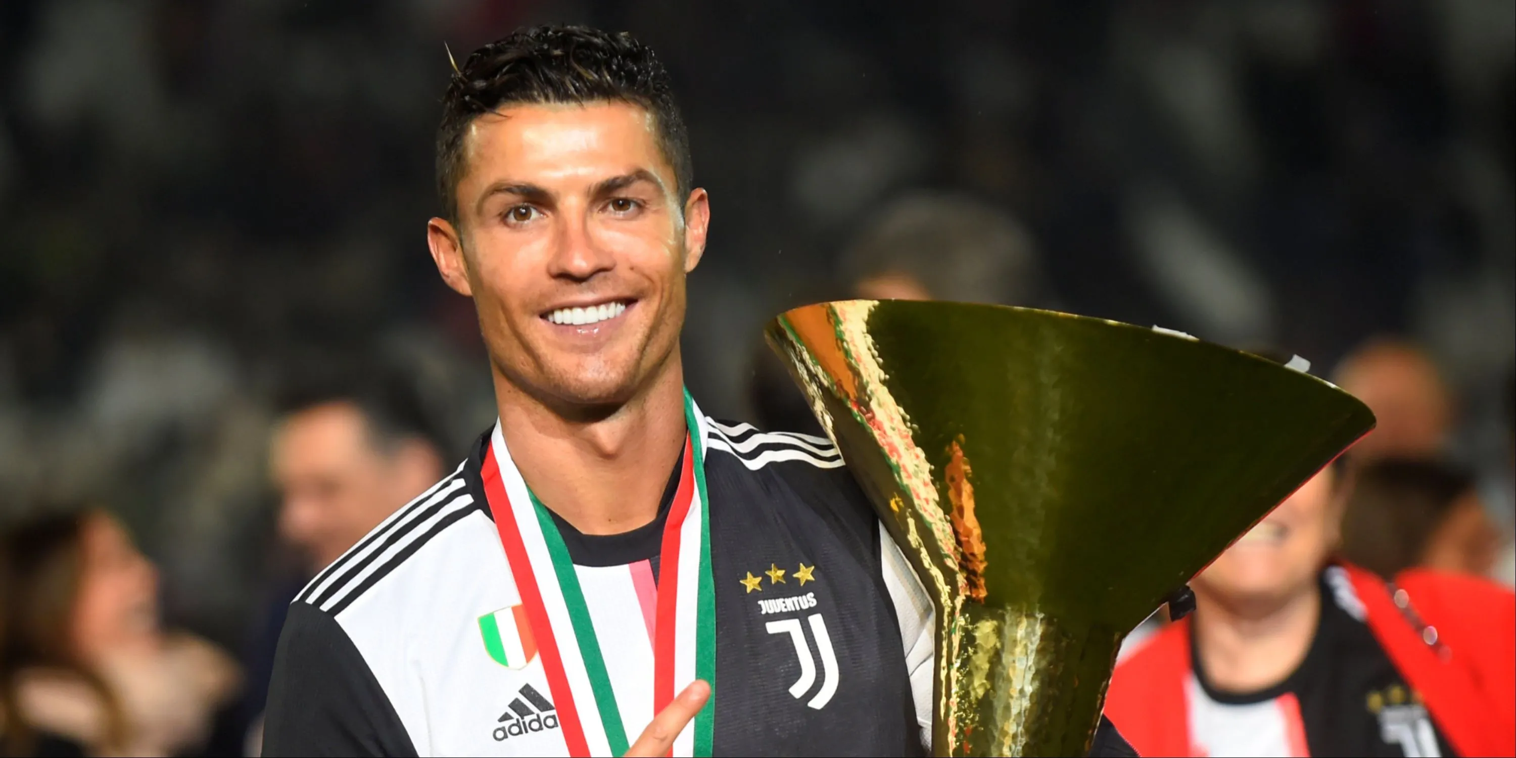 Cristiano Ronaldo ăn mừng bàn thắng trong màu áo Juventus