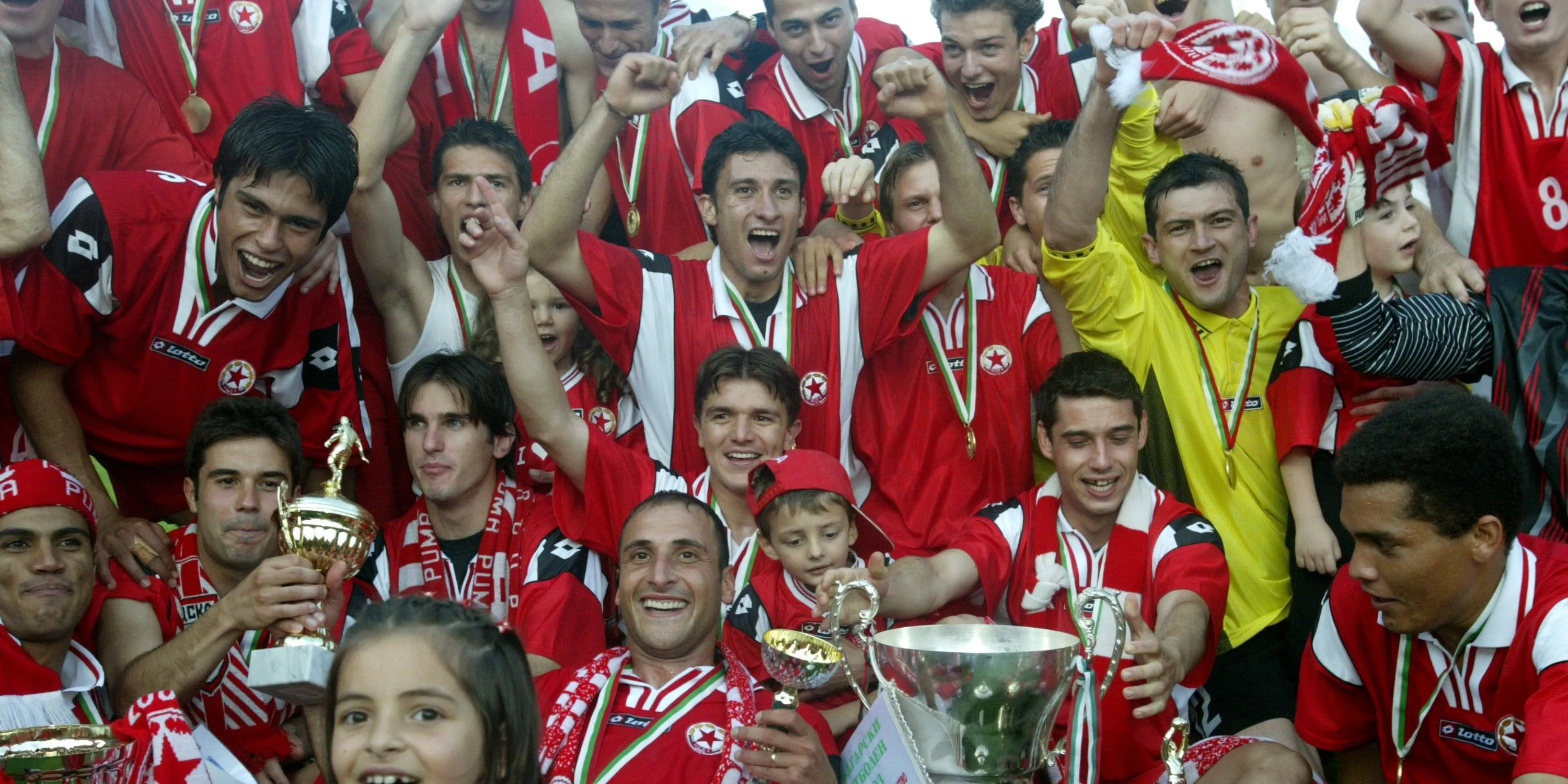 Đội hình CSKA Sofia chụp ảnh trước trận đấu