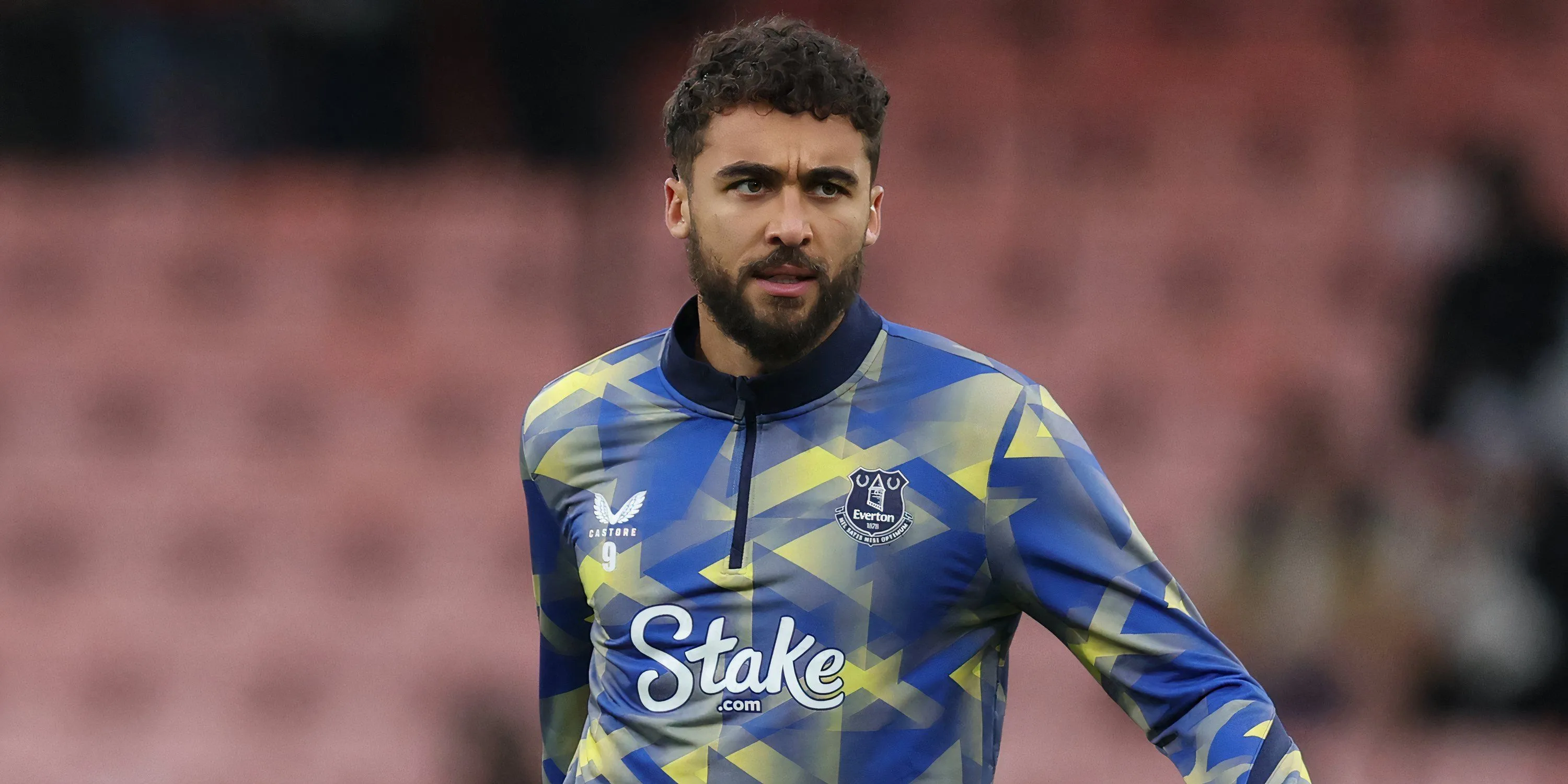 Dominic Calvert-Lewin khởi động trước trận đấu tại Everton