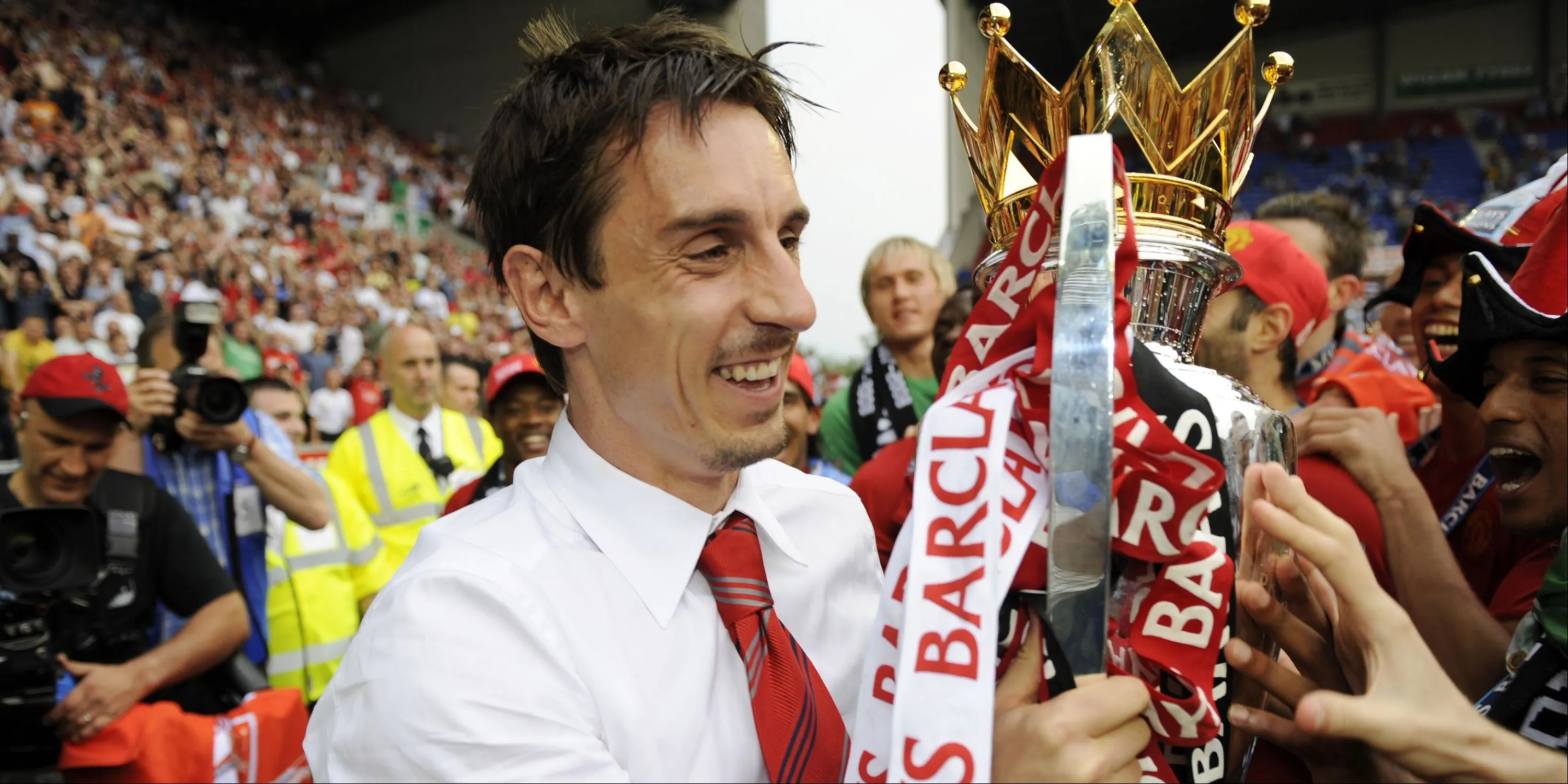 Gary Neville, hậu vệ phải tận tụy của Manchester United, trong một trận đấu