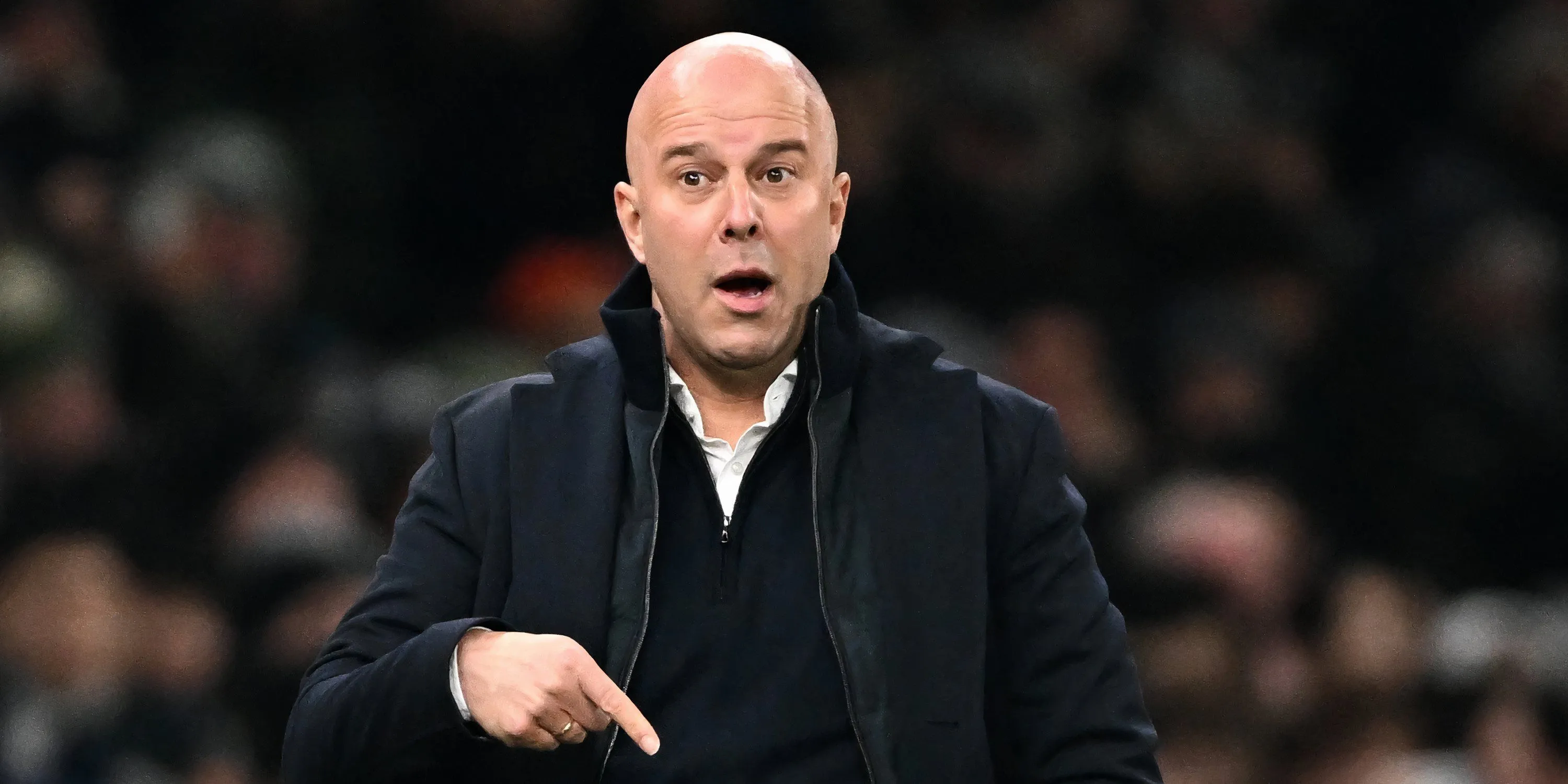 HLV Arne Slot ăn mừng chức vô địch Ngoại hạng Anh cùng Liverpool