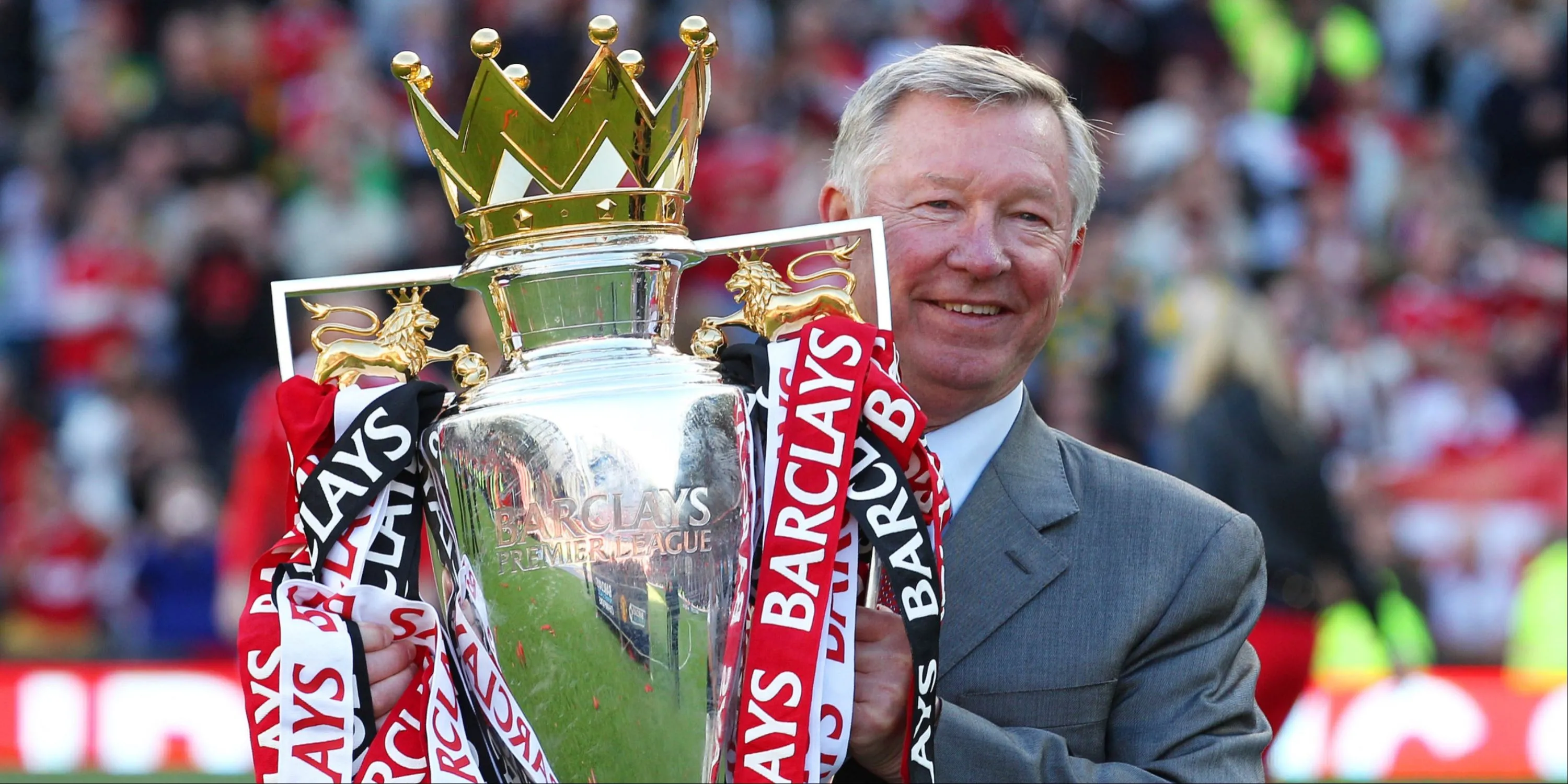 Sir Alex Ferguson ăn mừng chức vô địch Premier League cùng Manchester United