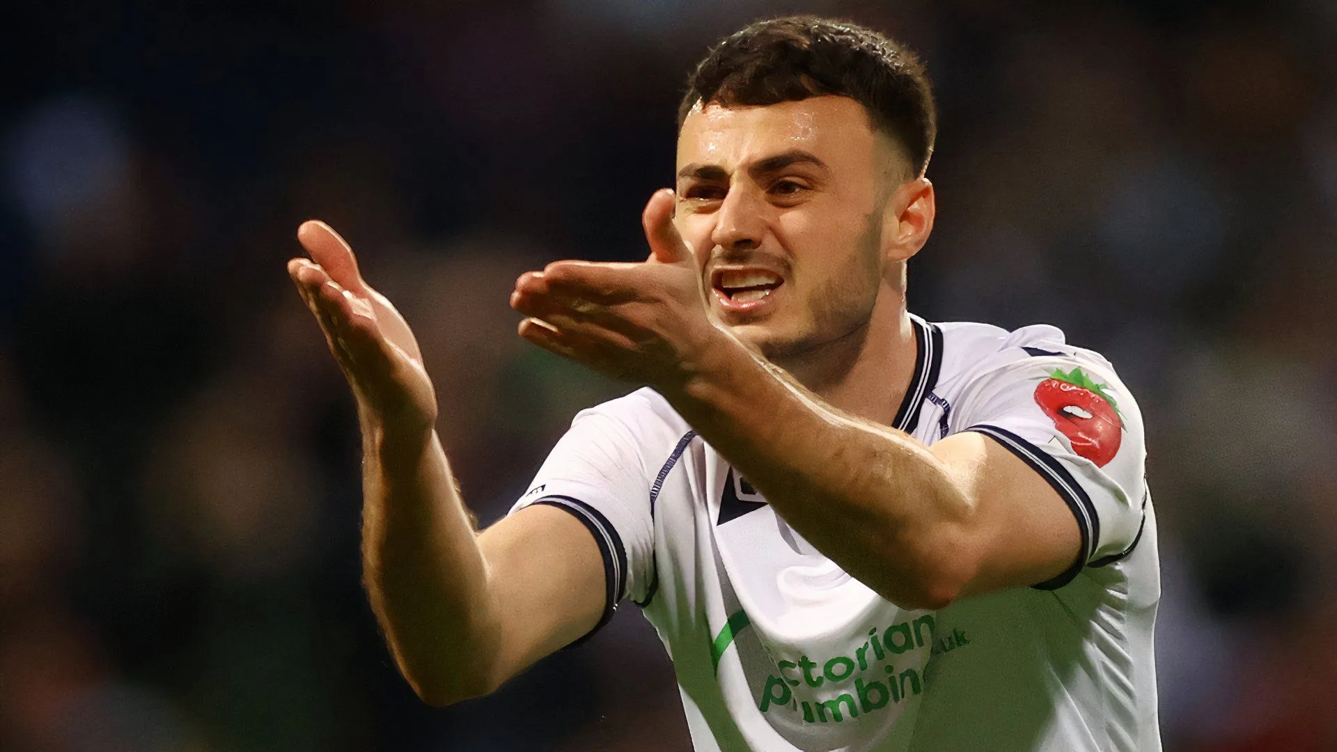 Aaron Collins tiền đạo Bolton Wanderers mục tiêu của Sheffield Wednesday