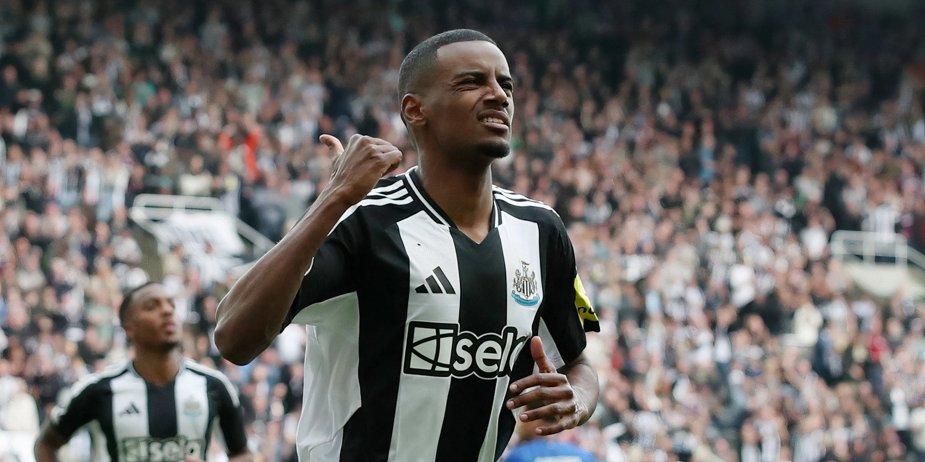 Alexander Isak tiền đạo Newcastle thể hiện kỹ năng đi bóng ấn tượng trên sân