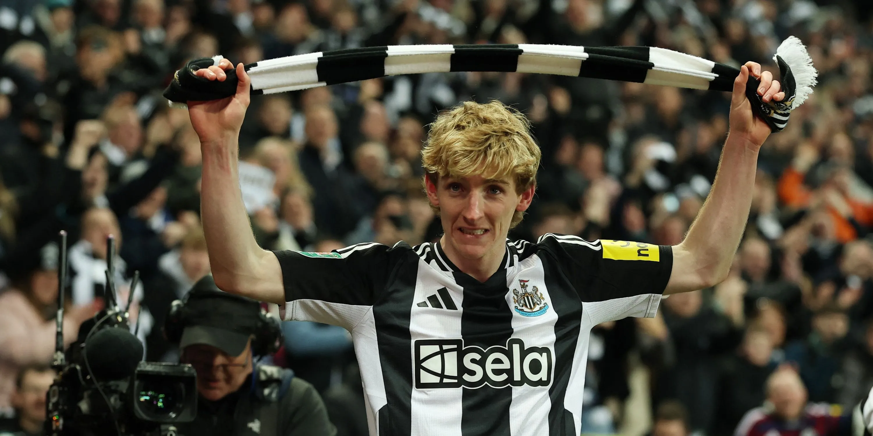 Anthony Gordon - ngôi sao của Newcastle