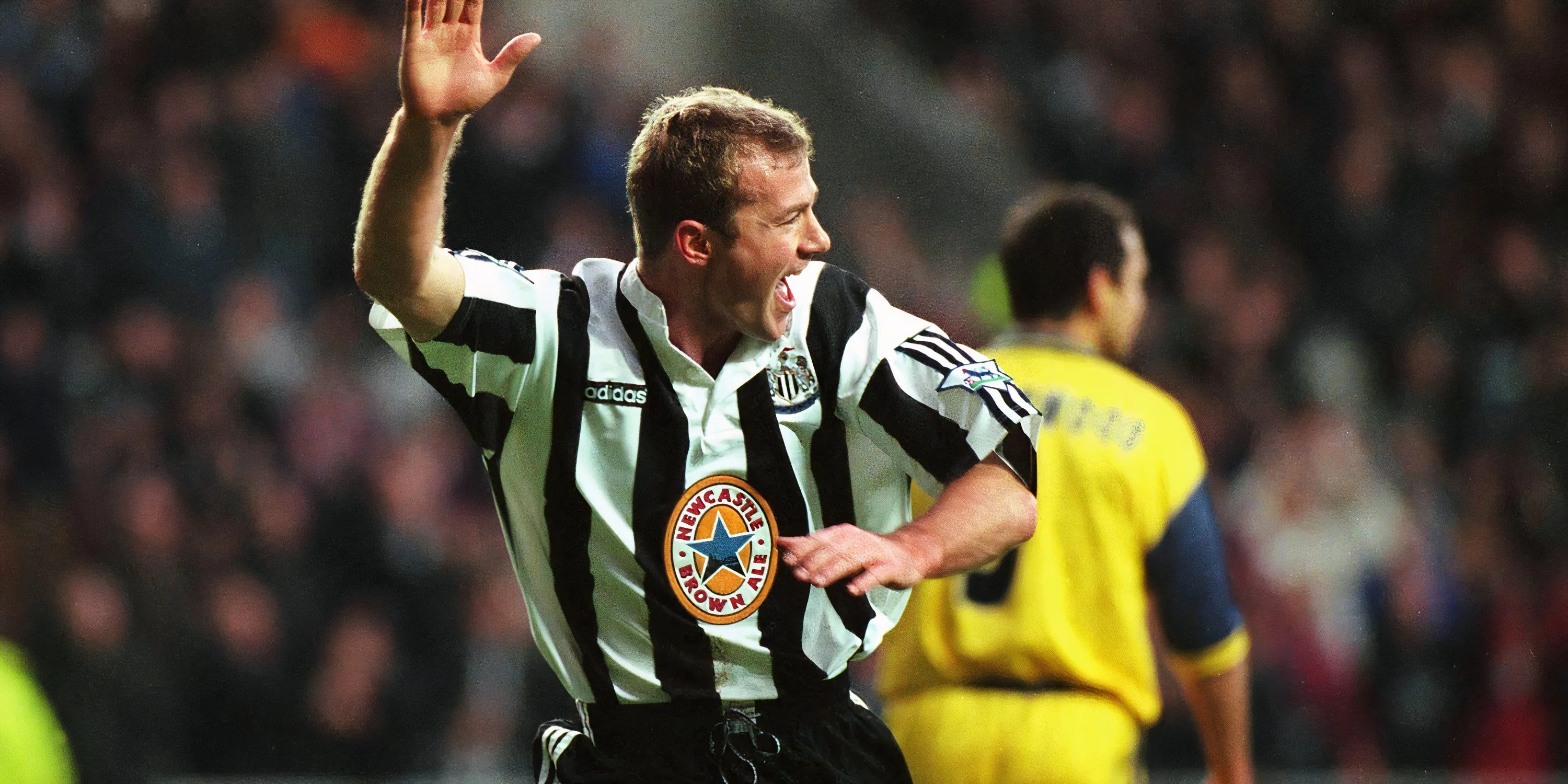 Áo đấu Newcastle với tên Alan Shearer