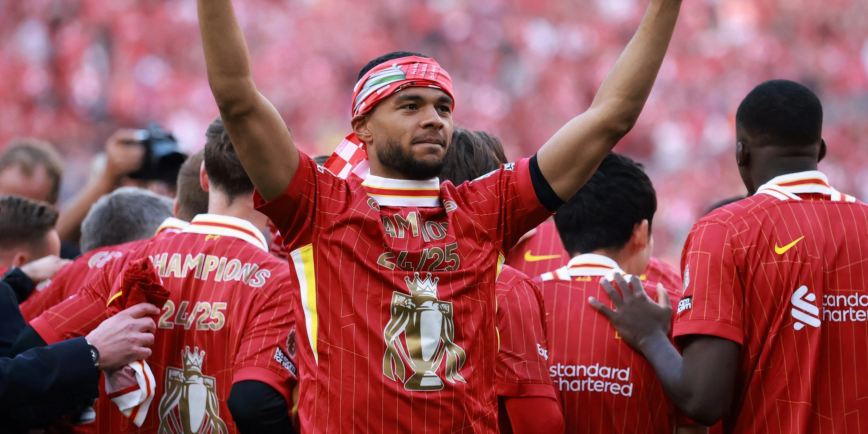 Cody Gakpo cùng đồng đội ăn mừng chức vô địch Ngoại hạng Anh của Liverpool