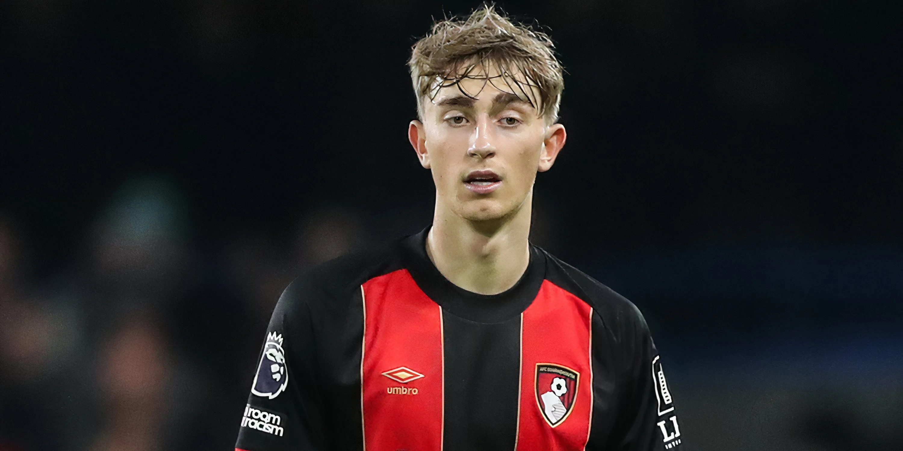 Dean Huijsen thi đấu trong màu áo câu lạc bộ Bournemouth tại Premier League