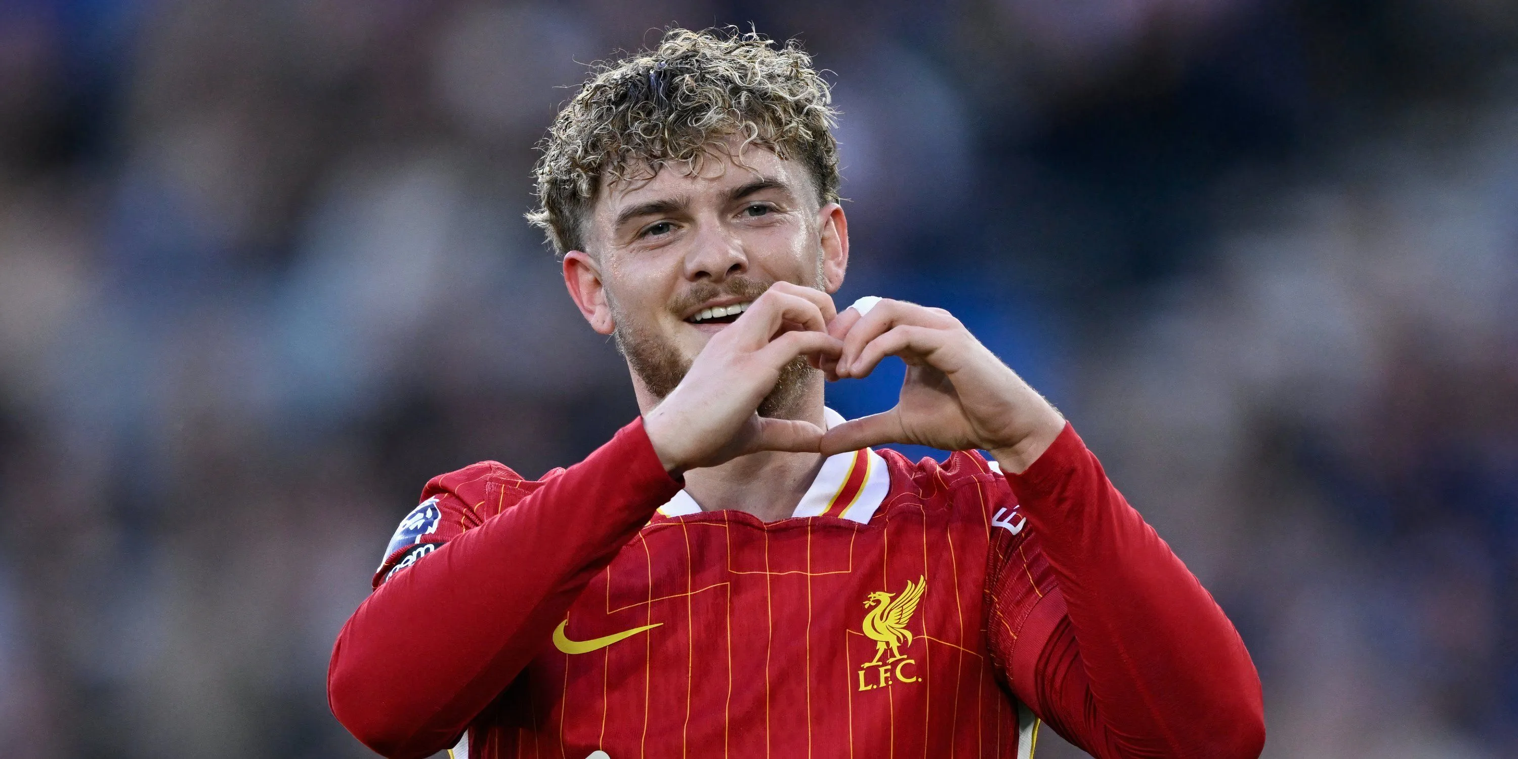 Harvey Elliott ăn mừng bàn thắng cho Liverpool