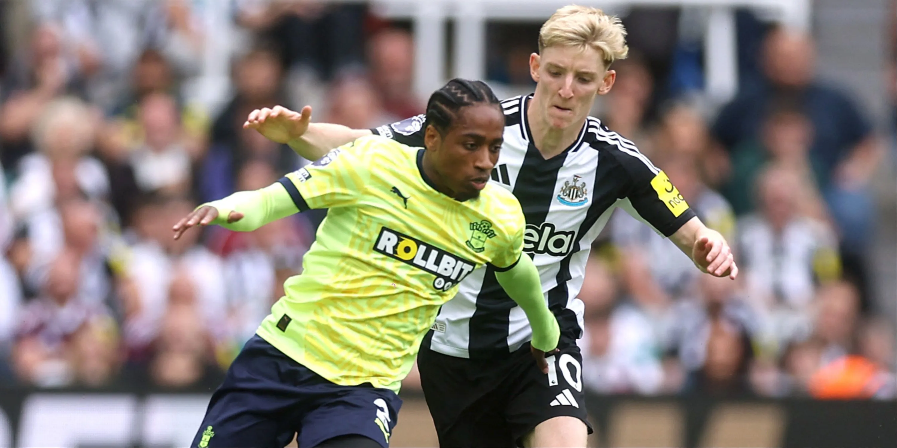 Hậu vệ Kyle Walker-Peters trong màu áo Southampton, mục tiêu chuyển nhượng của Leeds United