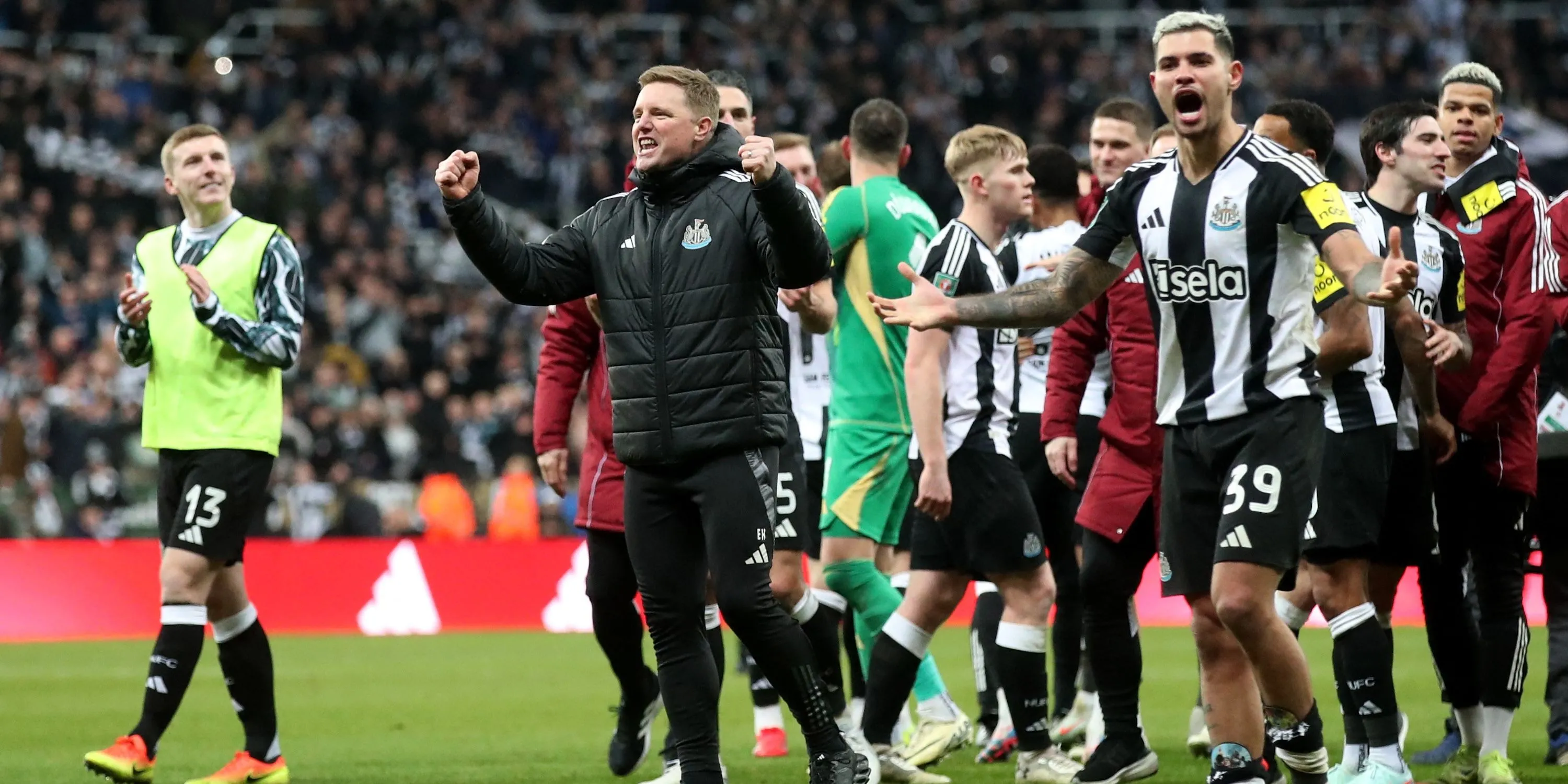 HLV Eddie Howe và Bruno Guimaraes ăn mừng - biểu tượng cho tham vọng của Newcastle