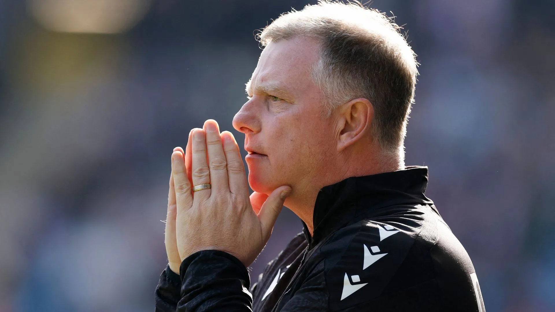 HLV Mark Robins của Stoke City đứng trước nhiệm vụ tái thiết đội hình mùa hè.
