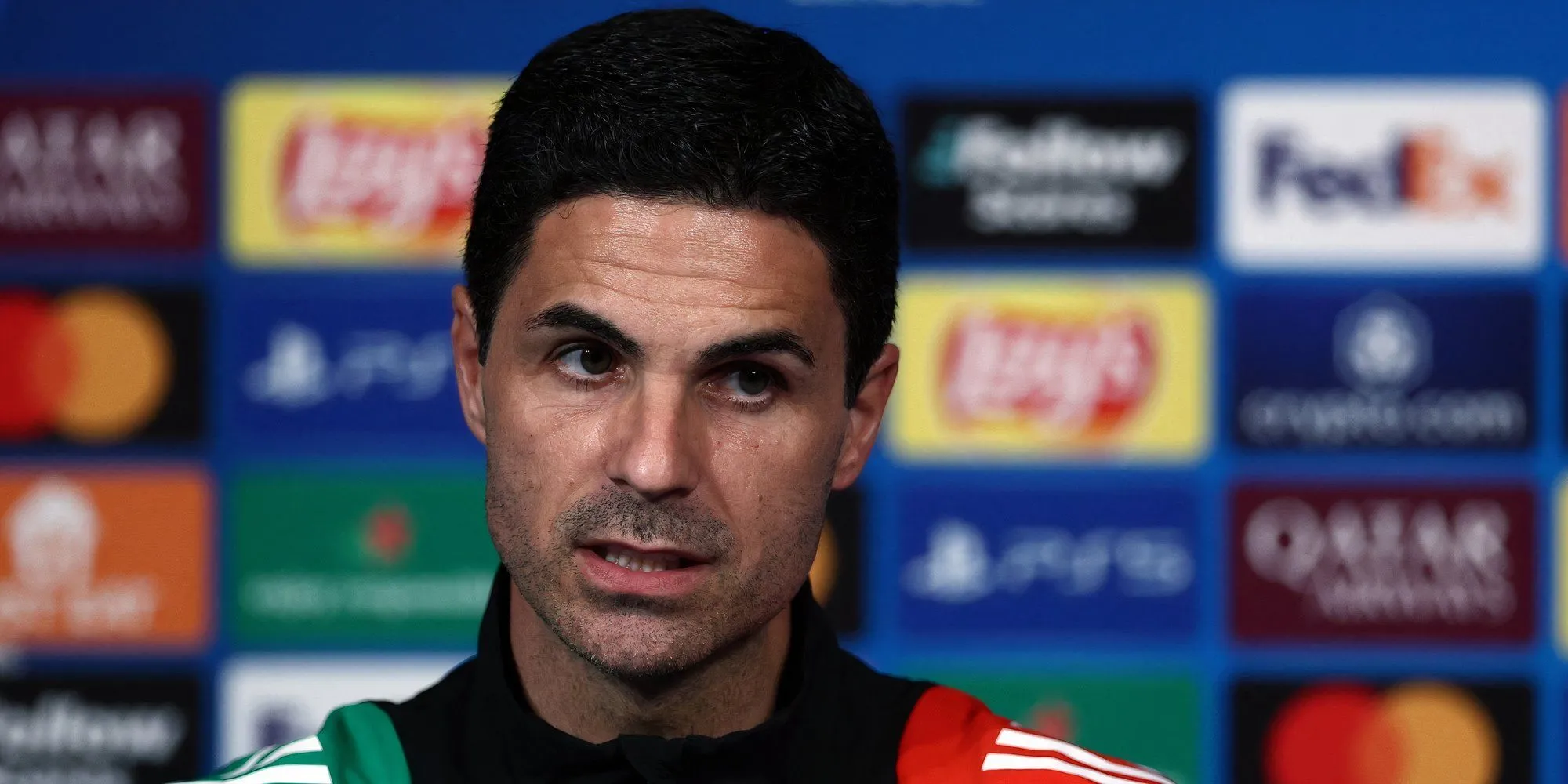 HLV Mikel Arteta của Arsenal trong một buổi trả lời phỏng vấn