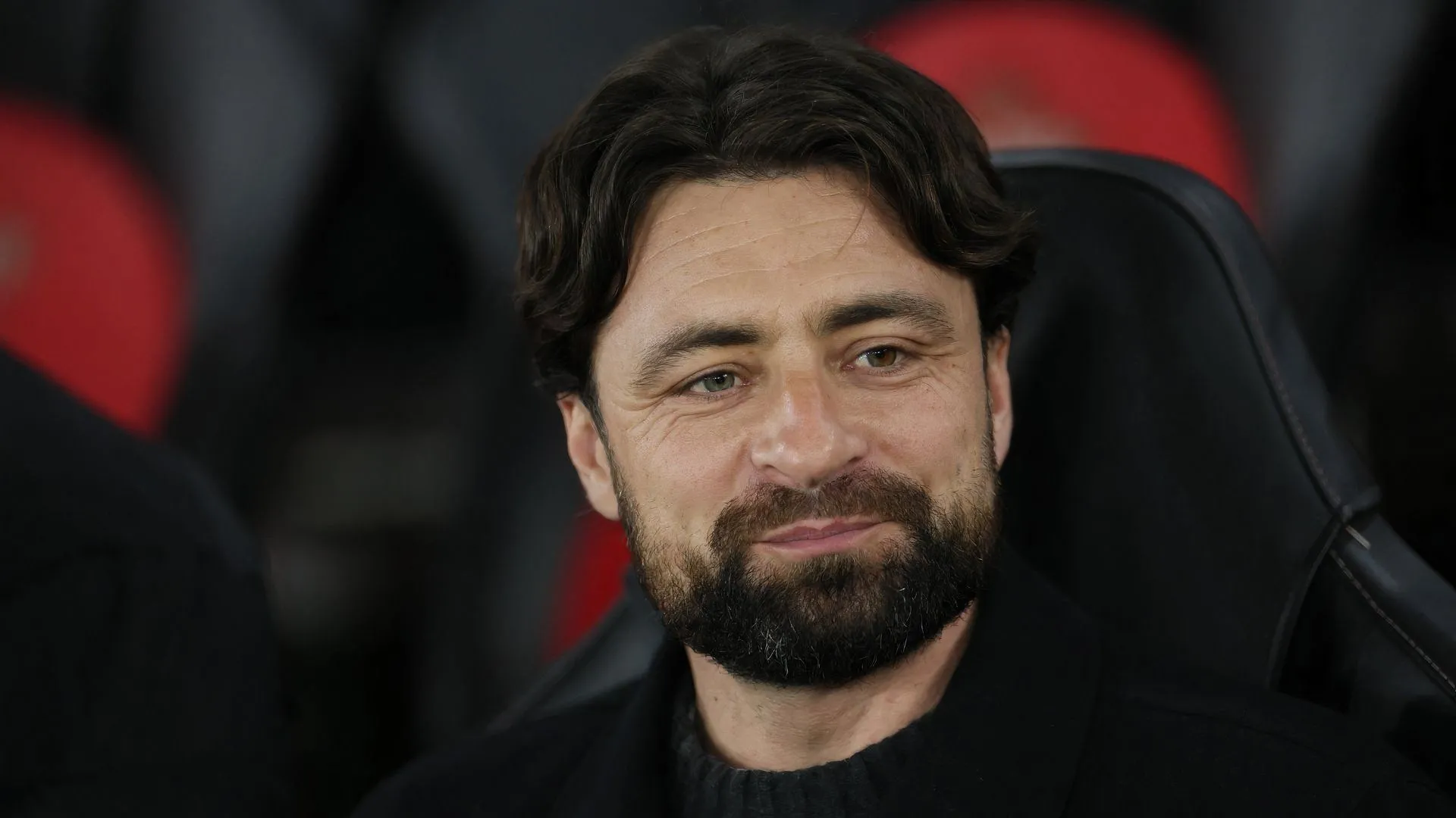 HLV Russell Martin của Southampton, người có triết lý kiểm soát bóng nổi bật và từng là cựu cầu thủ Norwich