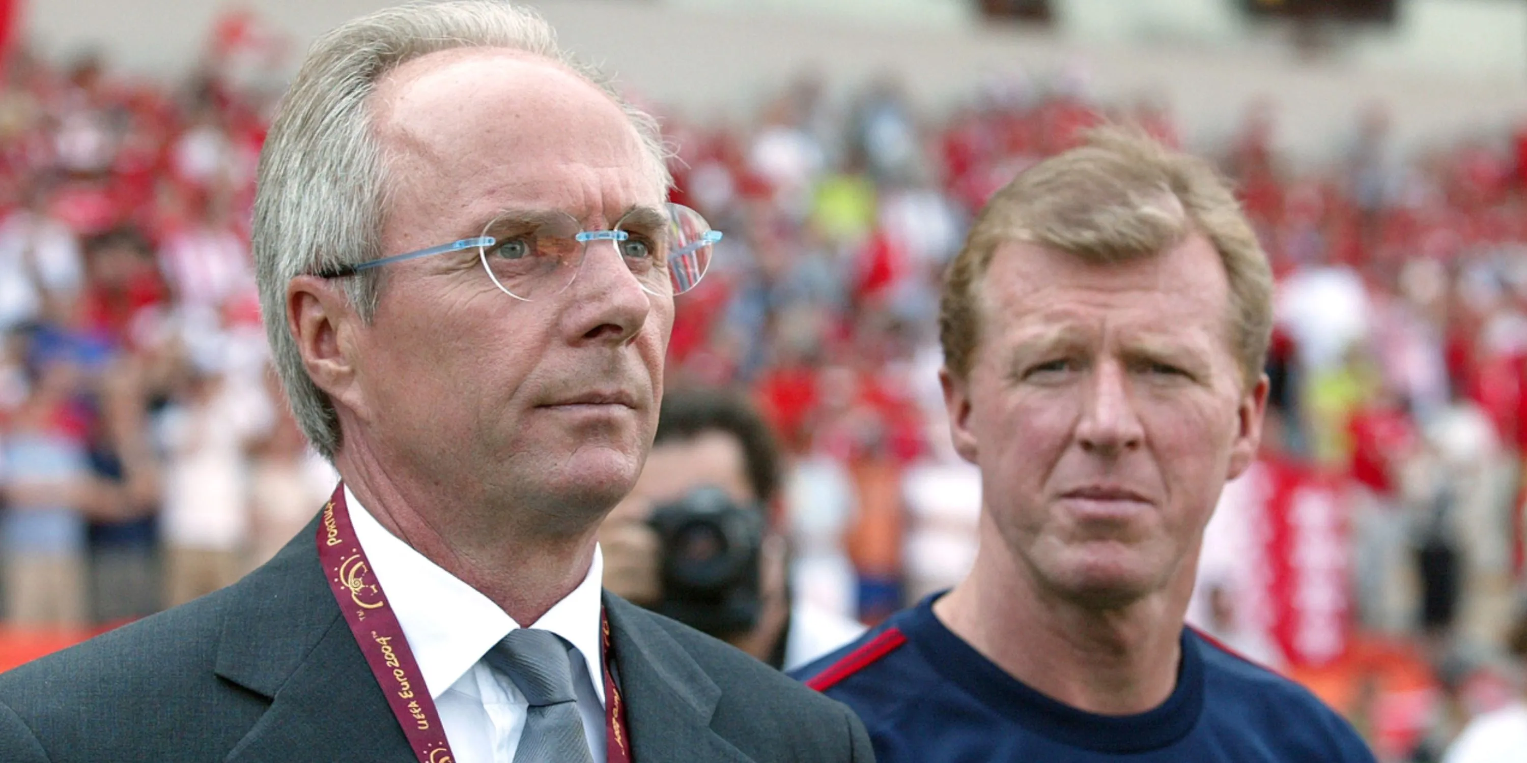 HLV Sven Goran-Eriksson (trái) và trợ lý Steve McClaren trên băng ghế chỉ đạo đội tuyển Anh
