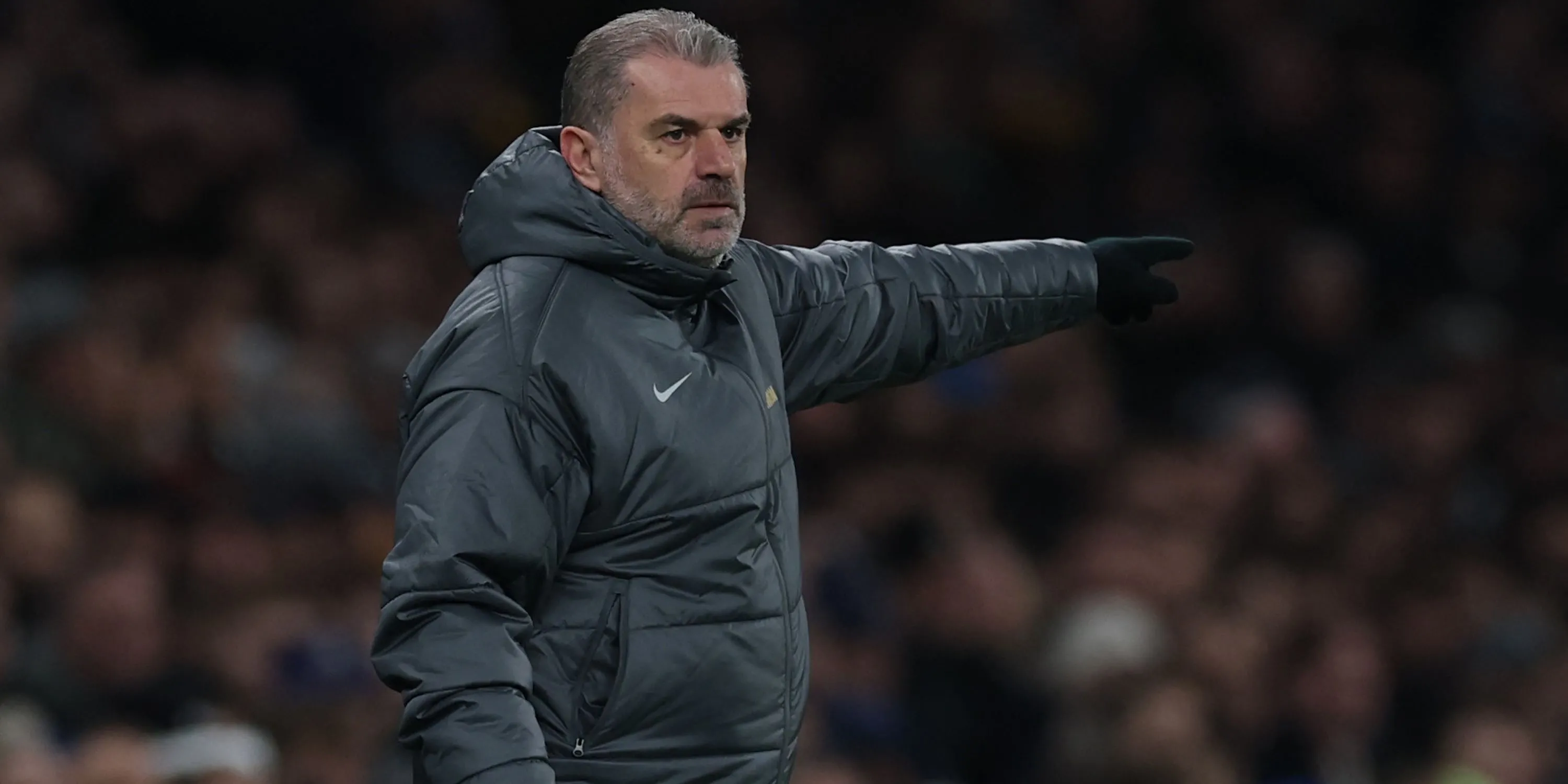 Huấn luyện viên Ange Postecoglou của Tottenham phản ứng trên sân.