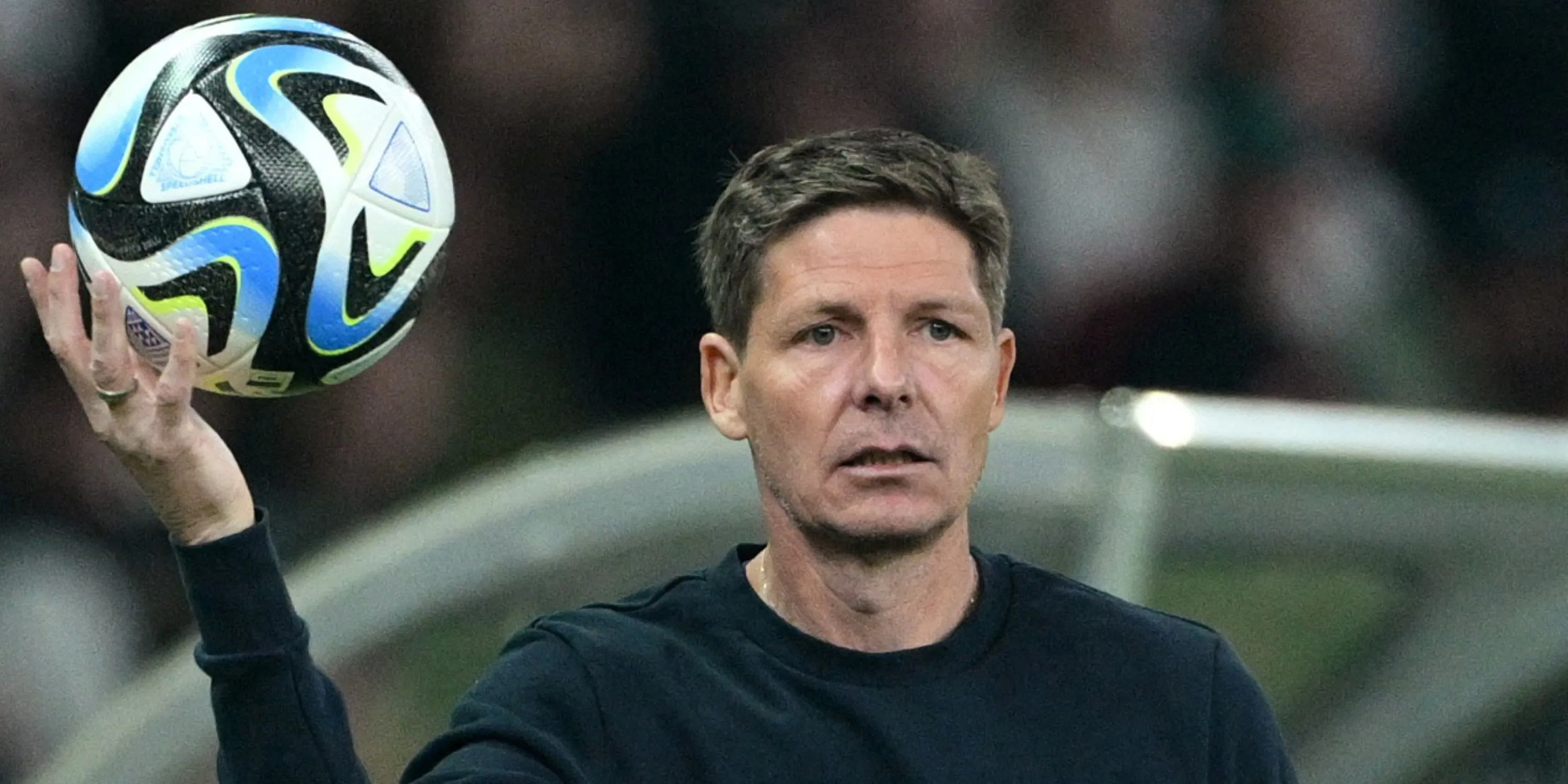 Huấn luyện viên mới của Crystal Palace Oliver Glasner với quả bóng khi còn là HLV Eintracht Frankfurt
