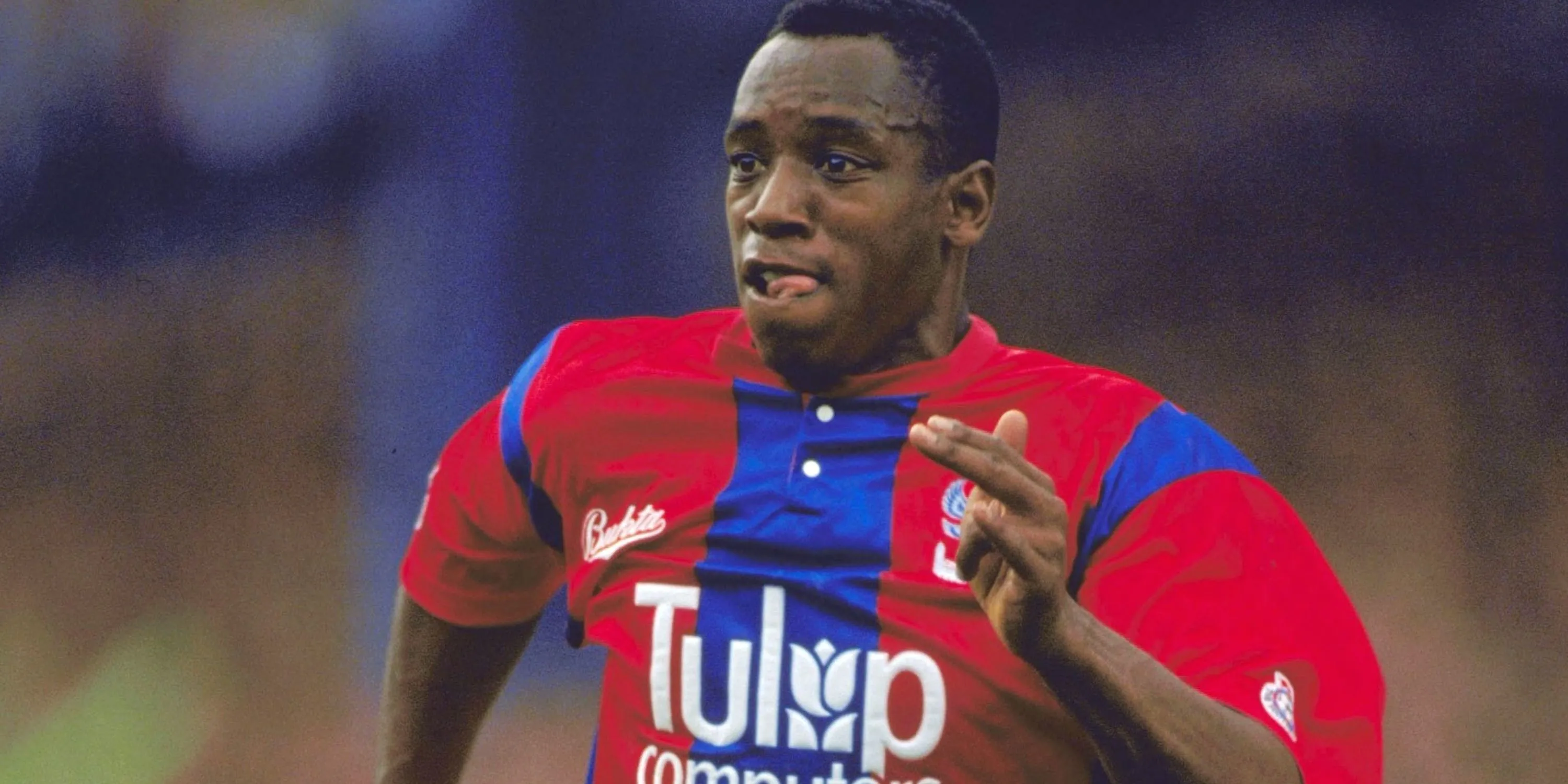 Huyền thoại Ian Wright thời còn thi đấu cho Crystal Palace