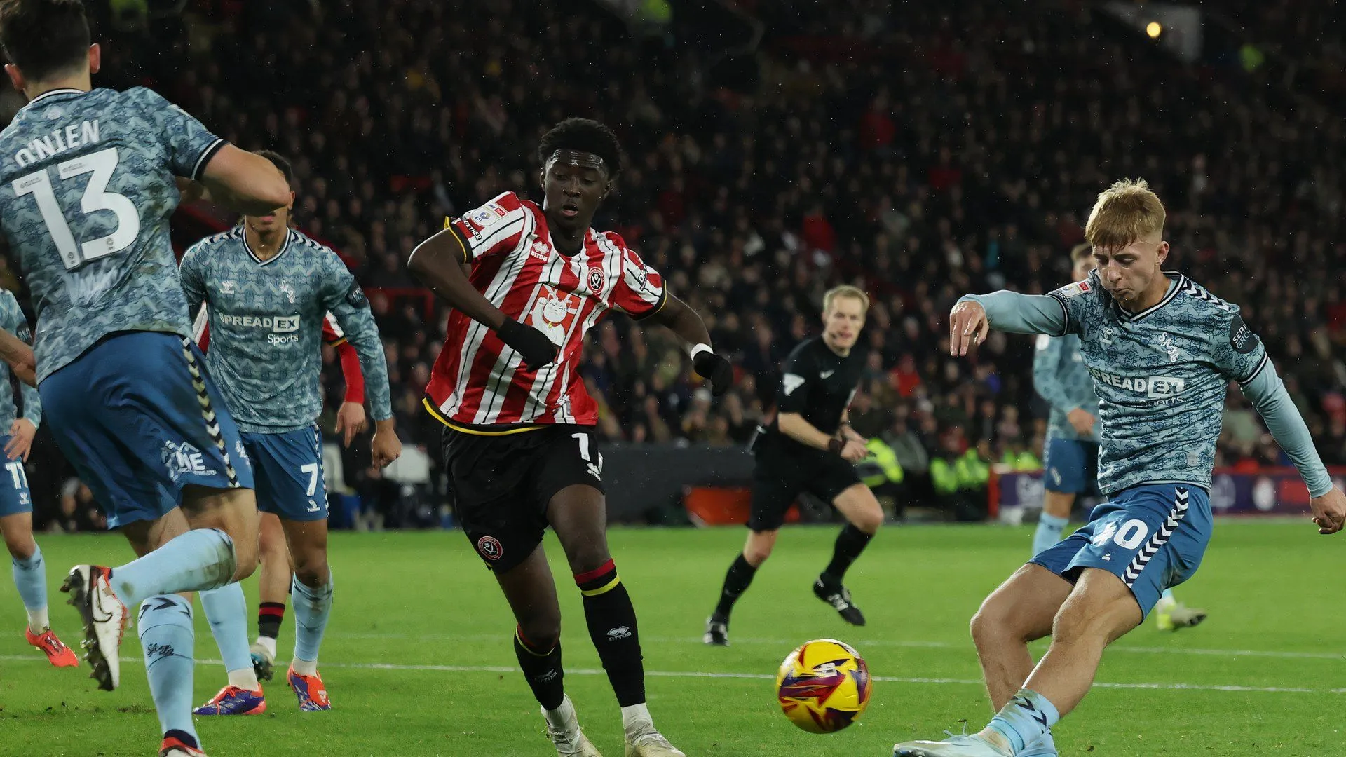 Jesurun Rak-Sakyi cầu thủ Crystal Palace trong màu áo Sheffield United