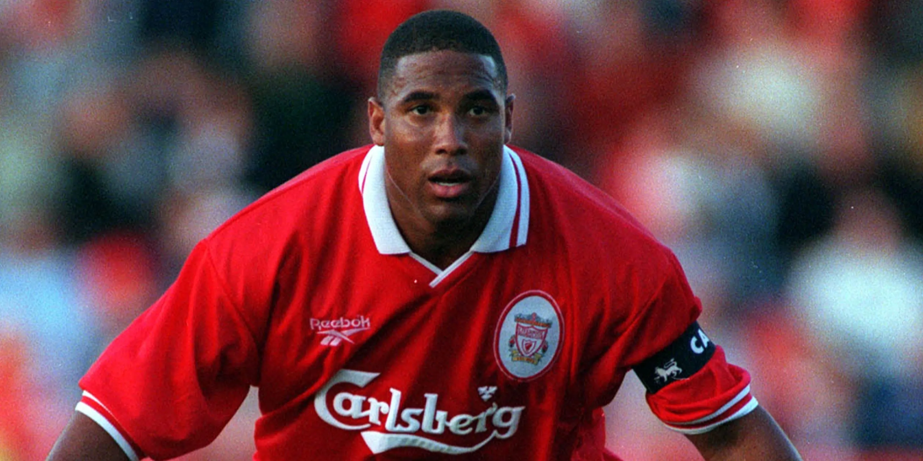 John Barnes cầu thủ hưởng lương 10000 bảng đầu tiên ở Premier League