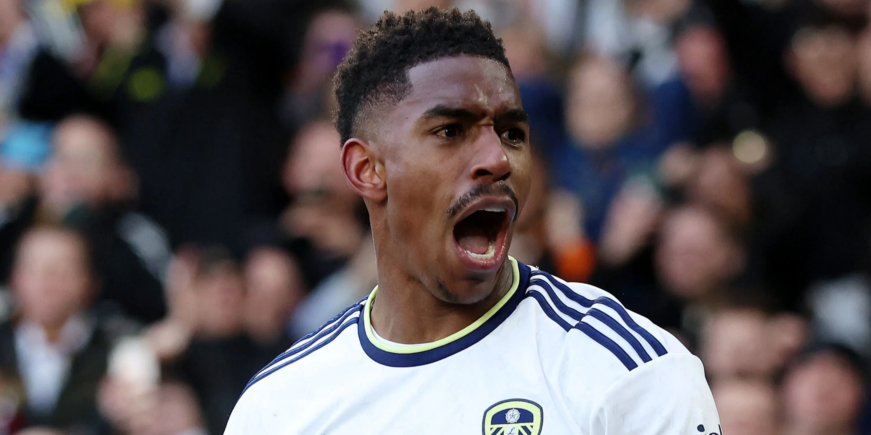Junior Firpo trong màu áo Leeds United thi đấu ấn tượng tại Championship