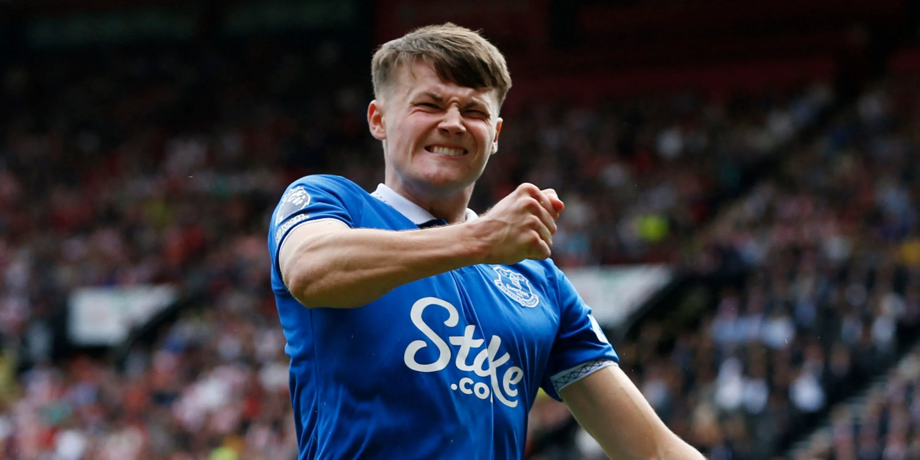 Nathan Patterson trong trận đấu cho Everton dưới thời HLV Sean Dyche tại Premier League.