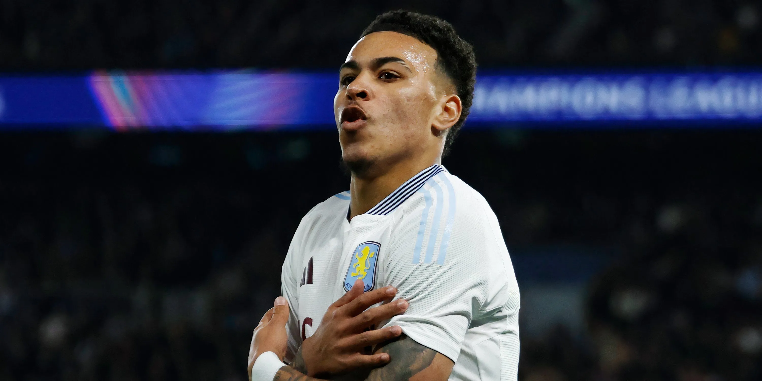 Ngôi sao Morgan Rogers của Aston Villa thể hiện kỹ thuật cá nhân điêu luyện