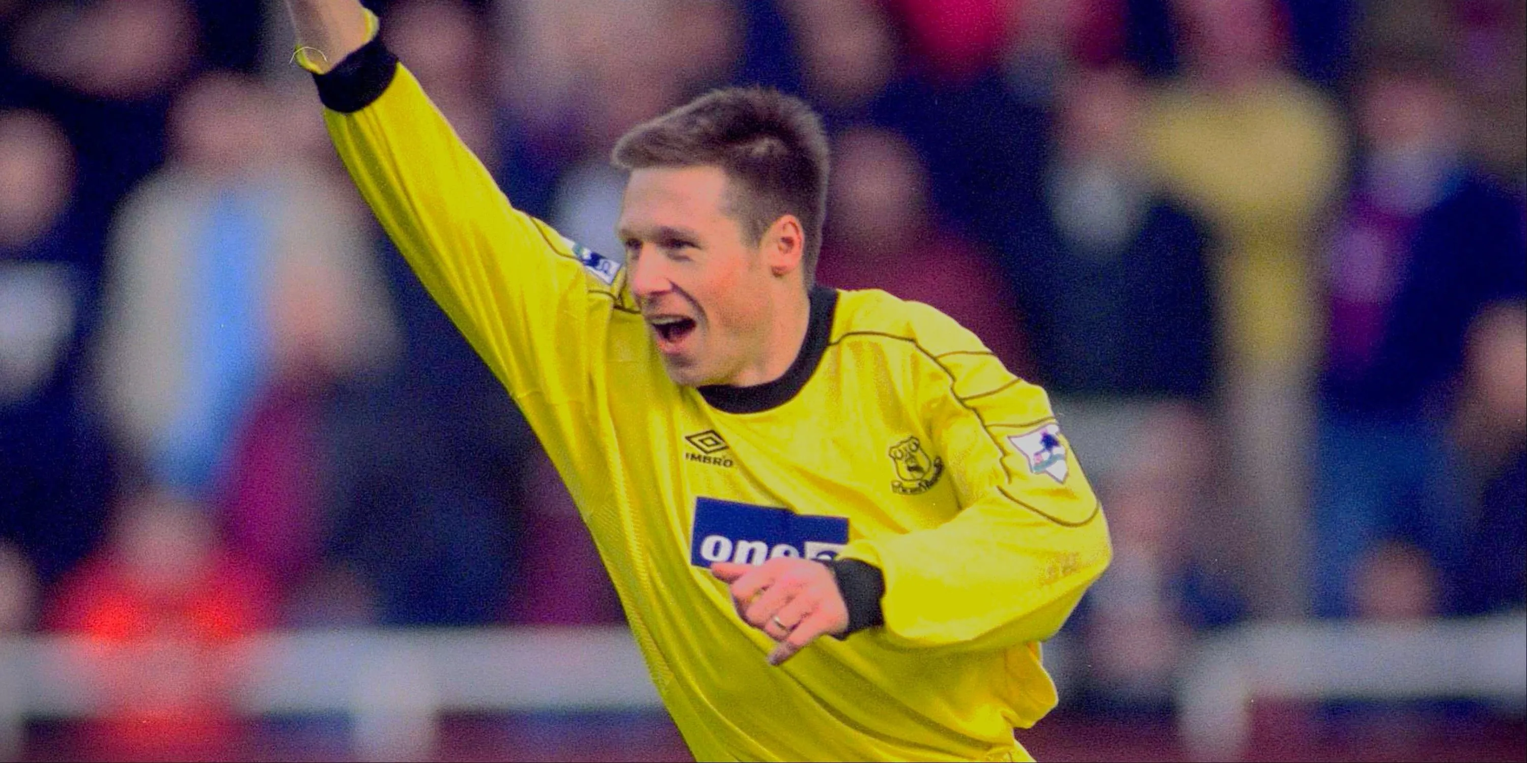 Nick Barmby ăn mừng bàn thắng cho Everton