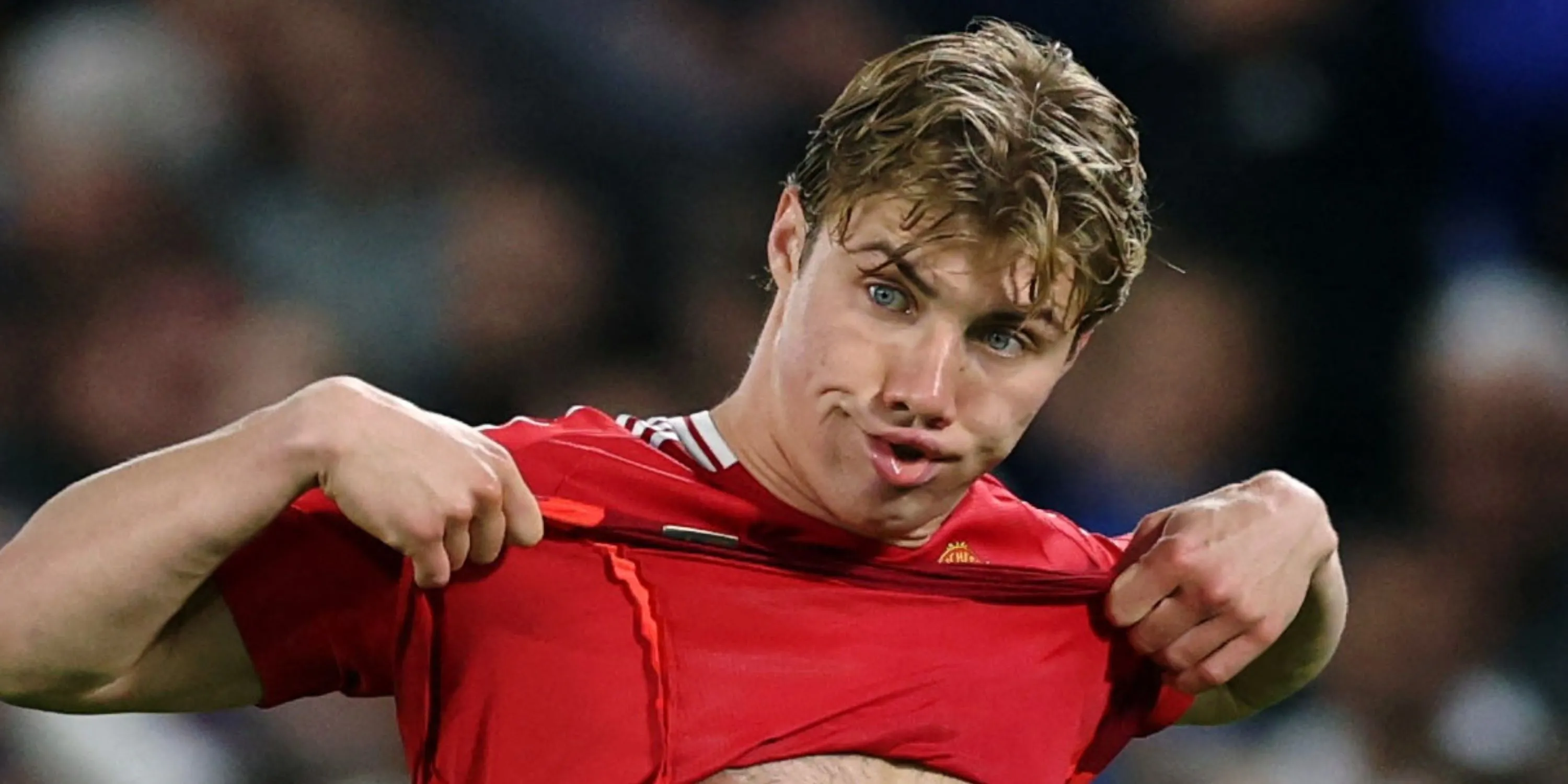 Rasmus Hojlund thi đấu vật vã trong trận thua của Man Utd