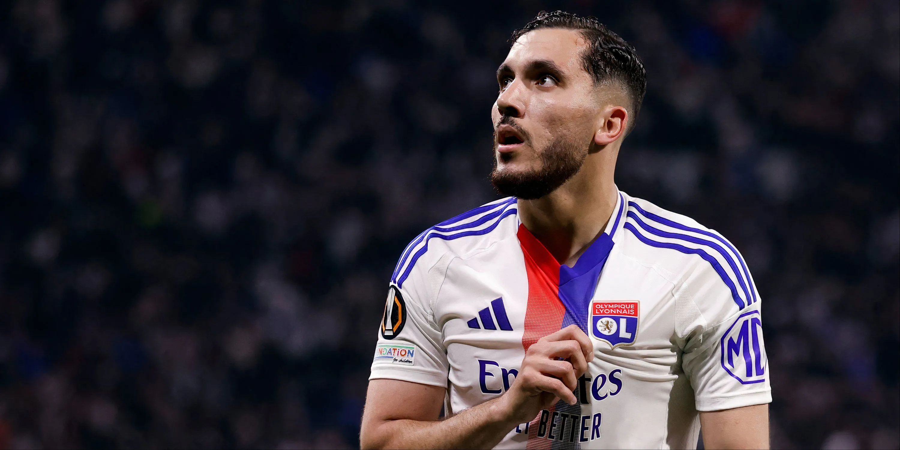 Rayan Cherki trong màu áo Lyon, mục tiêu chuyển nhượng của Manchester United và Liverpool