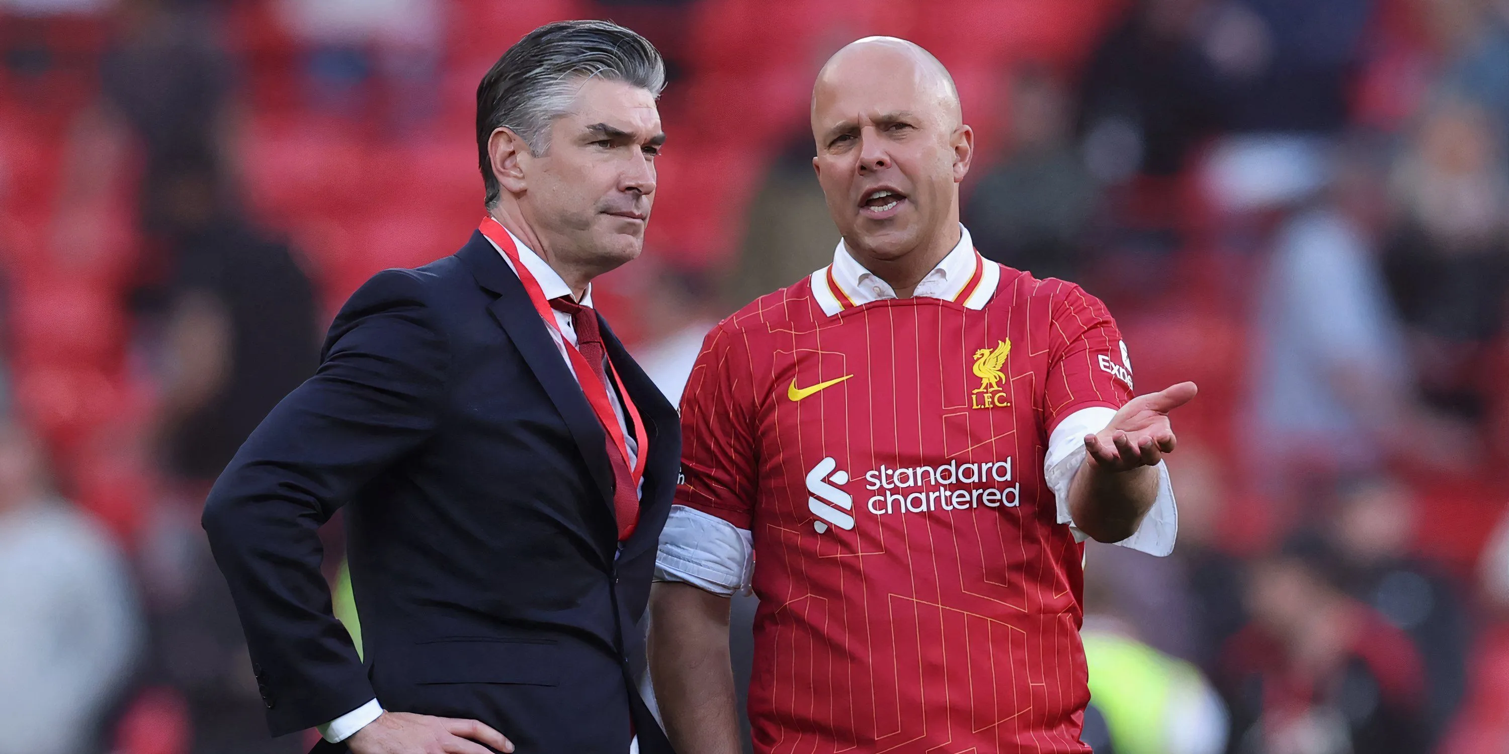 Richard Hughes và Arne Slot đang thảo luận kế hoạch chuyển nhượng Liverpool