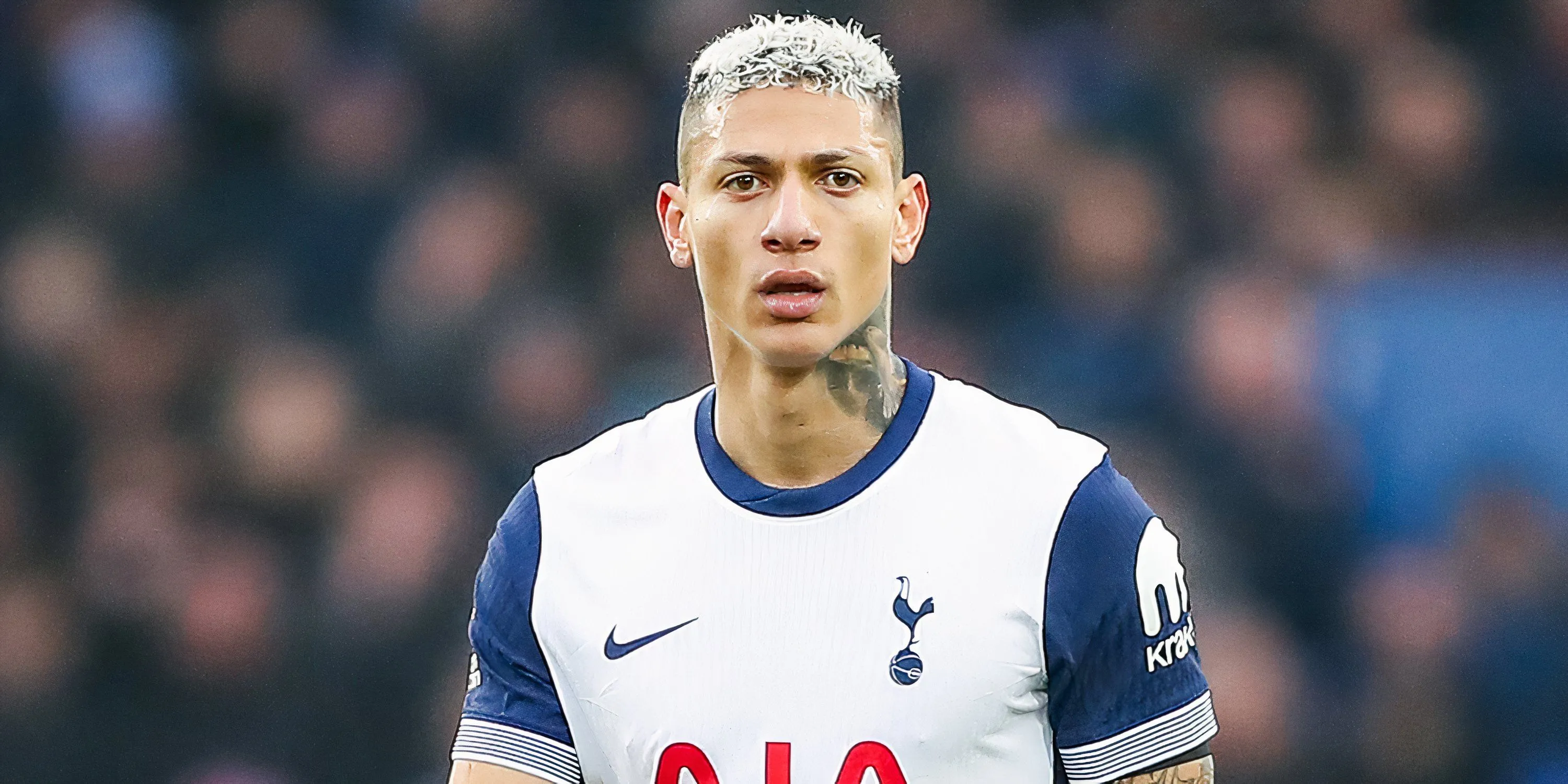 Richarlison thi đấu cho Tottenham Hotspur trong mùa giải khó khăn