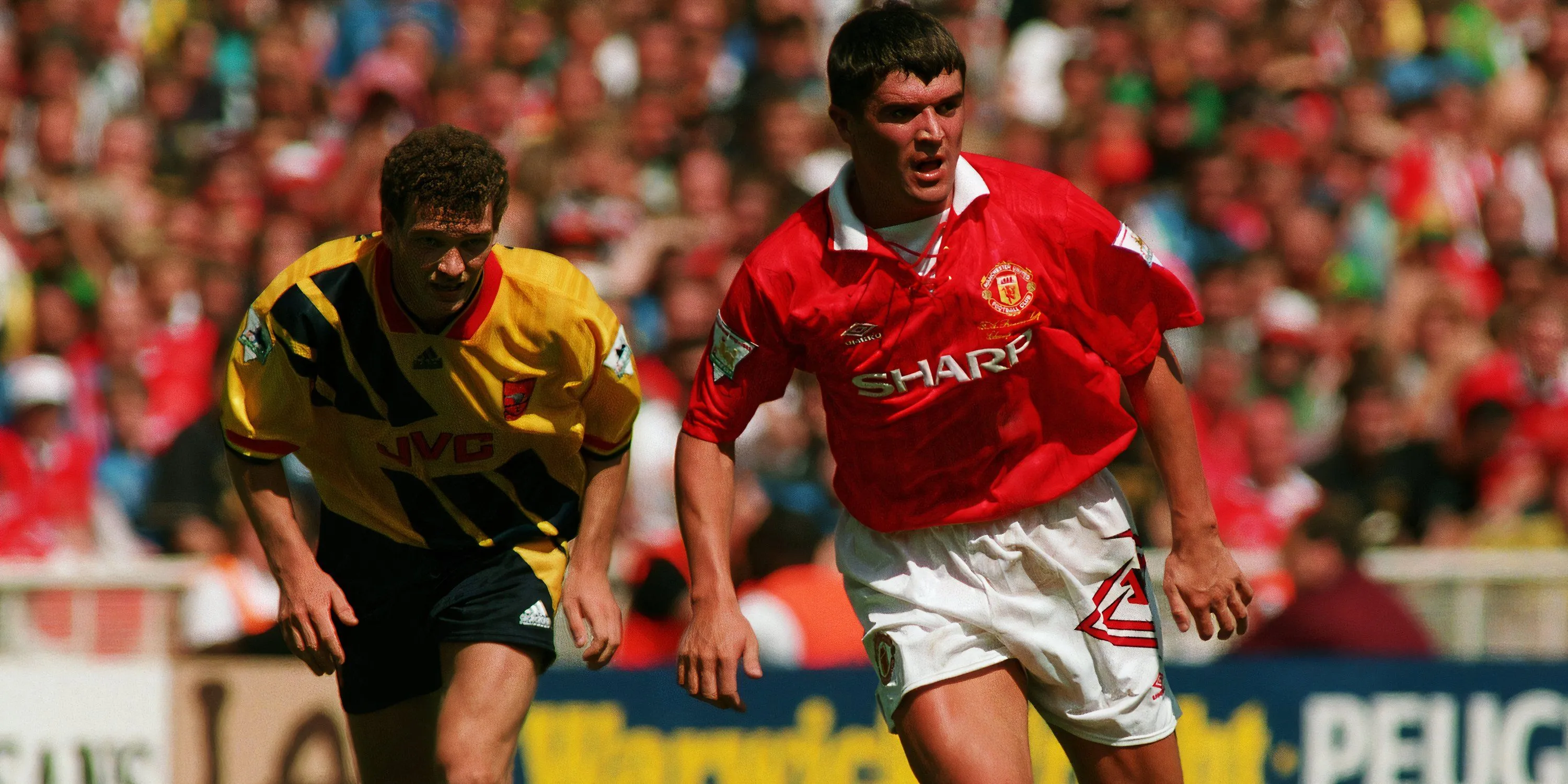 Roy Keane trong màu áo Man Utd tại Community Shield