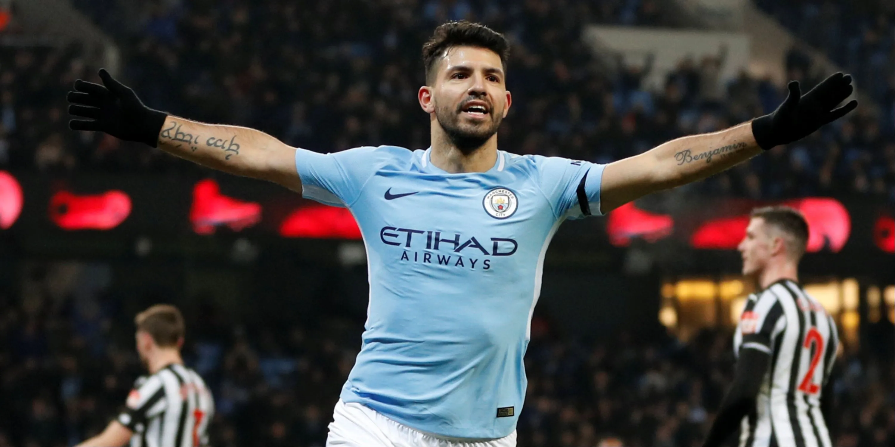 Sergio Aguero trong màu áo Manchester City tại FA Cup