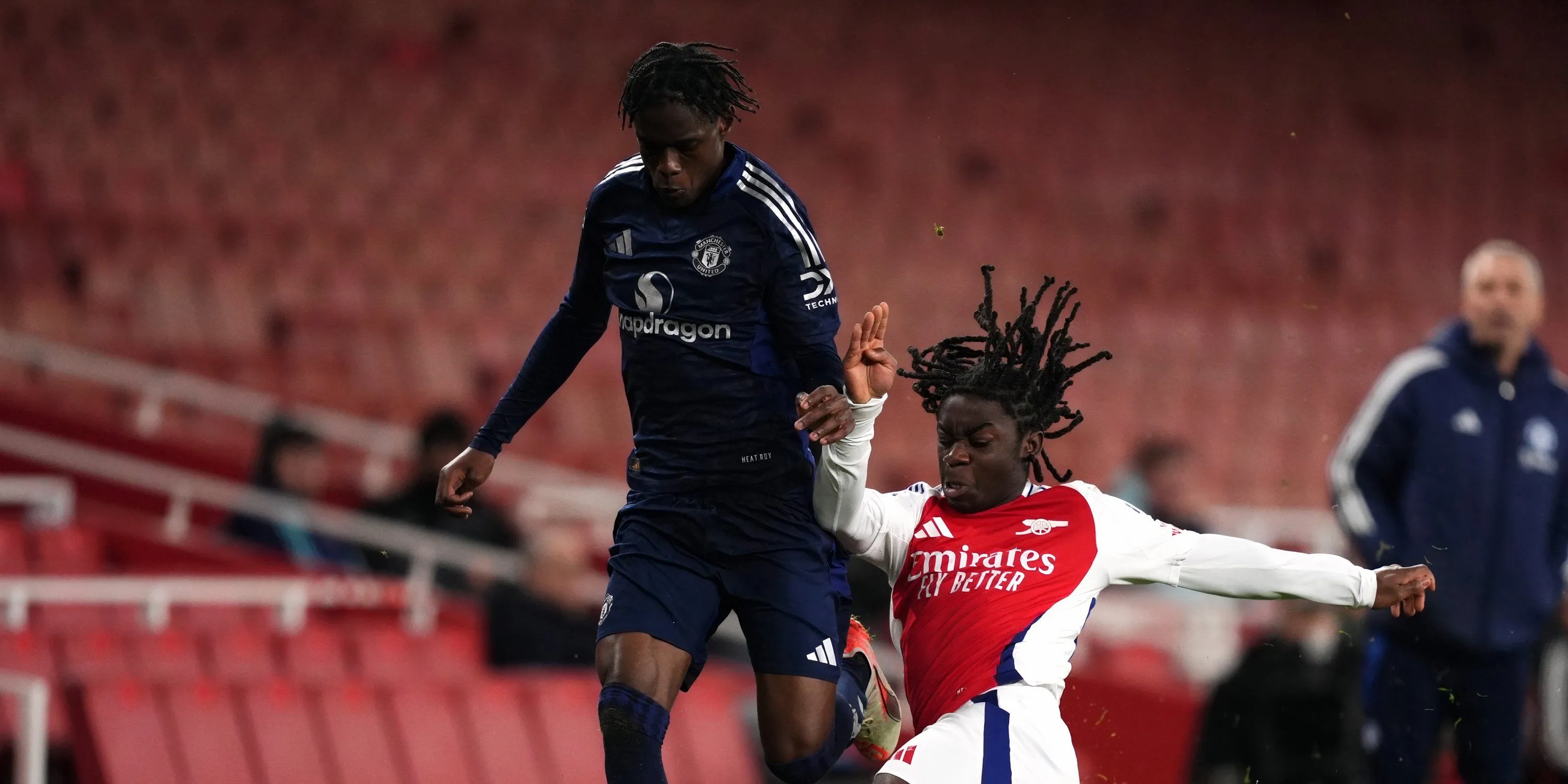 Tài năng trẻ Bendito Mantato của Manchester United trên sân tập