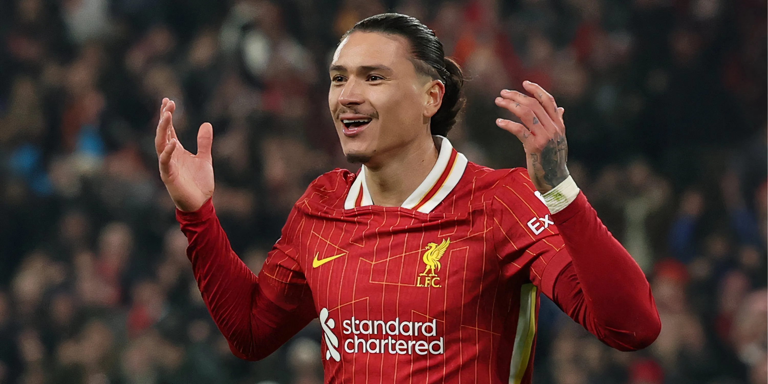 Tiền đạo Darwin Nunez của Liverpool trên sân