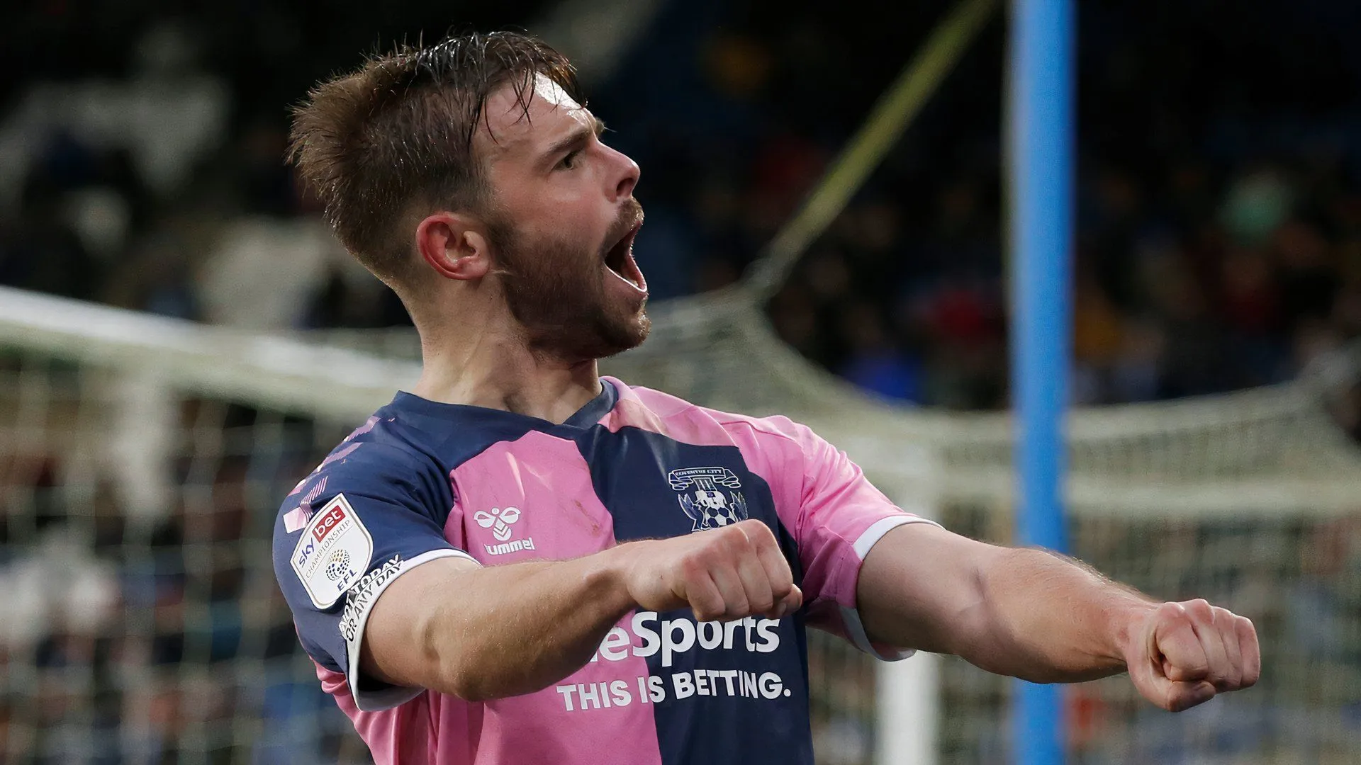 Tiền đạo Matty Godden của Charlton Athletic ăn mừng bàn thắng tại League One, anh là niềm hy vọng lớn ở vòng play-off.