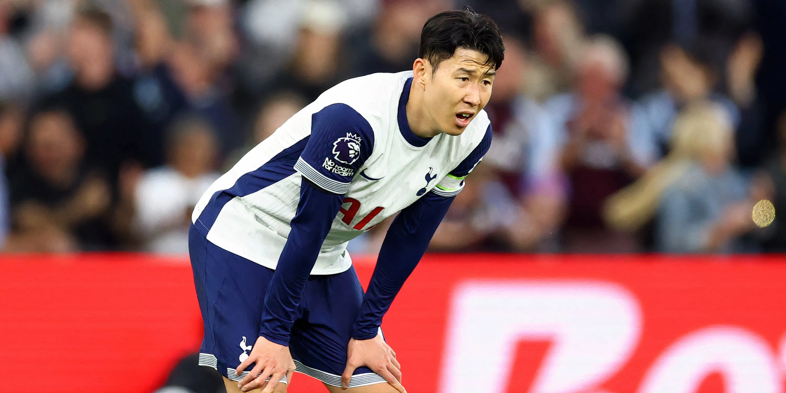 Tiền đạo Son Heung-min của Tottenham đi bóng đầy quyết tâm