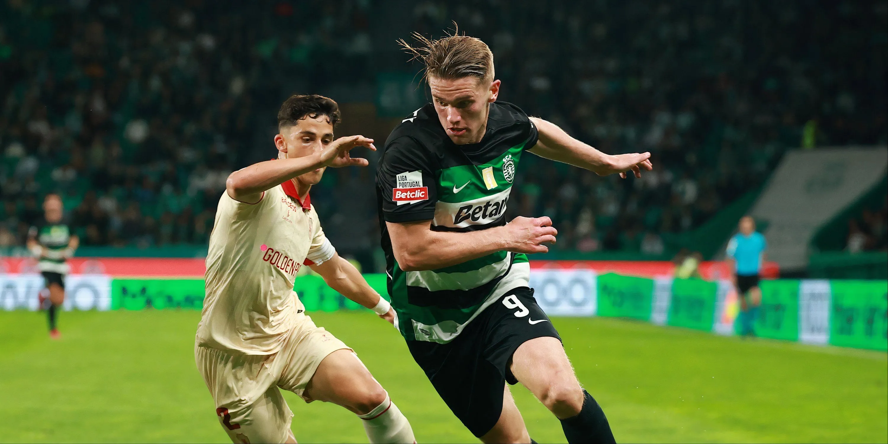 Tiền đạo Viktor Gyokeres của Sporting Lisbon ăn mừng bàn thắng