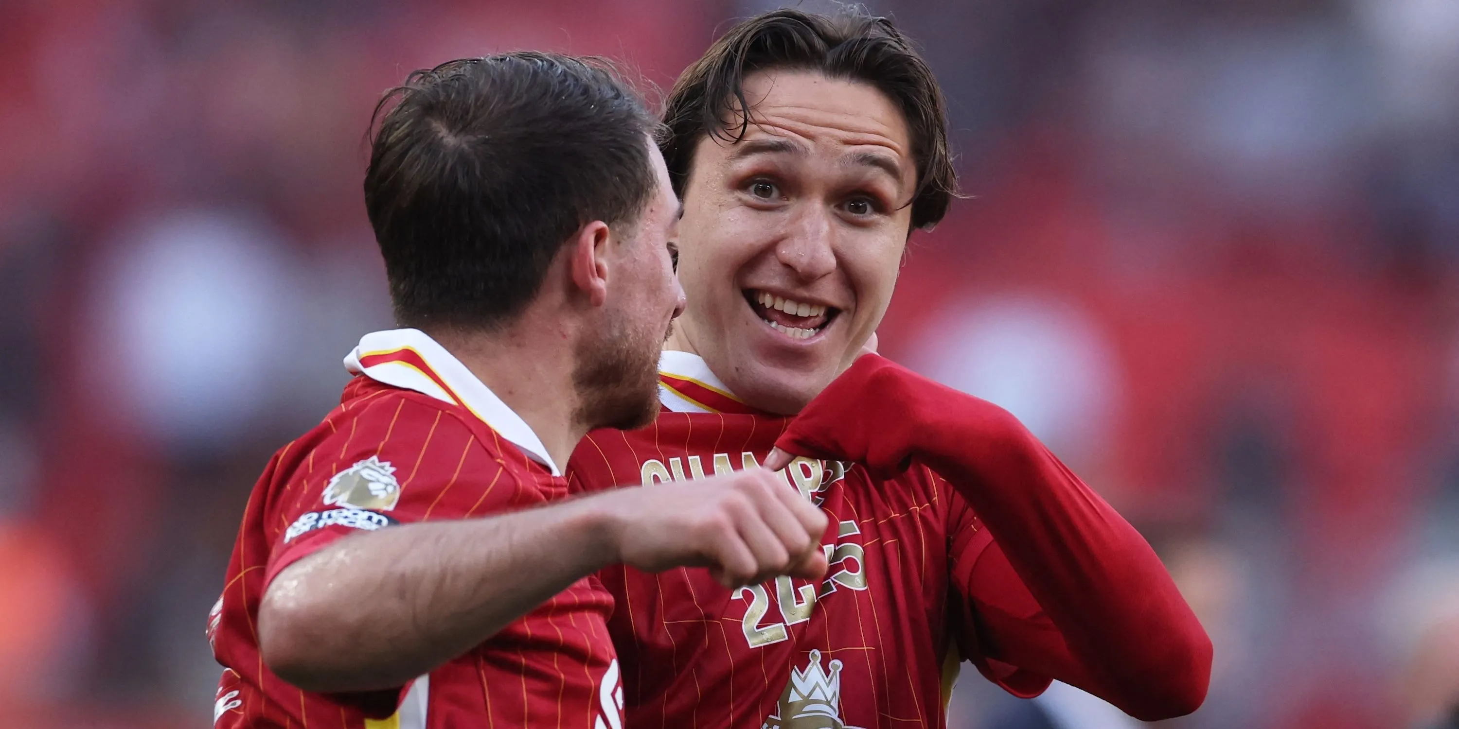Tiền vệ Alexis Mac Allister và cầu thủ được đồn đoán rời đi Federico Chiesa của Liverpool