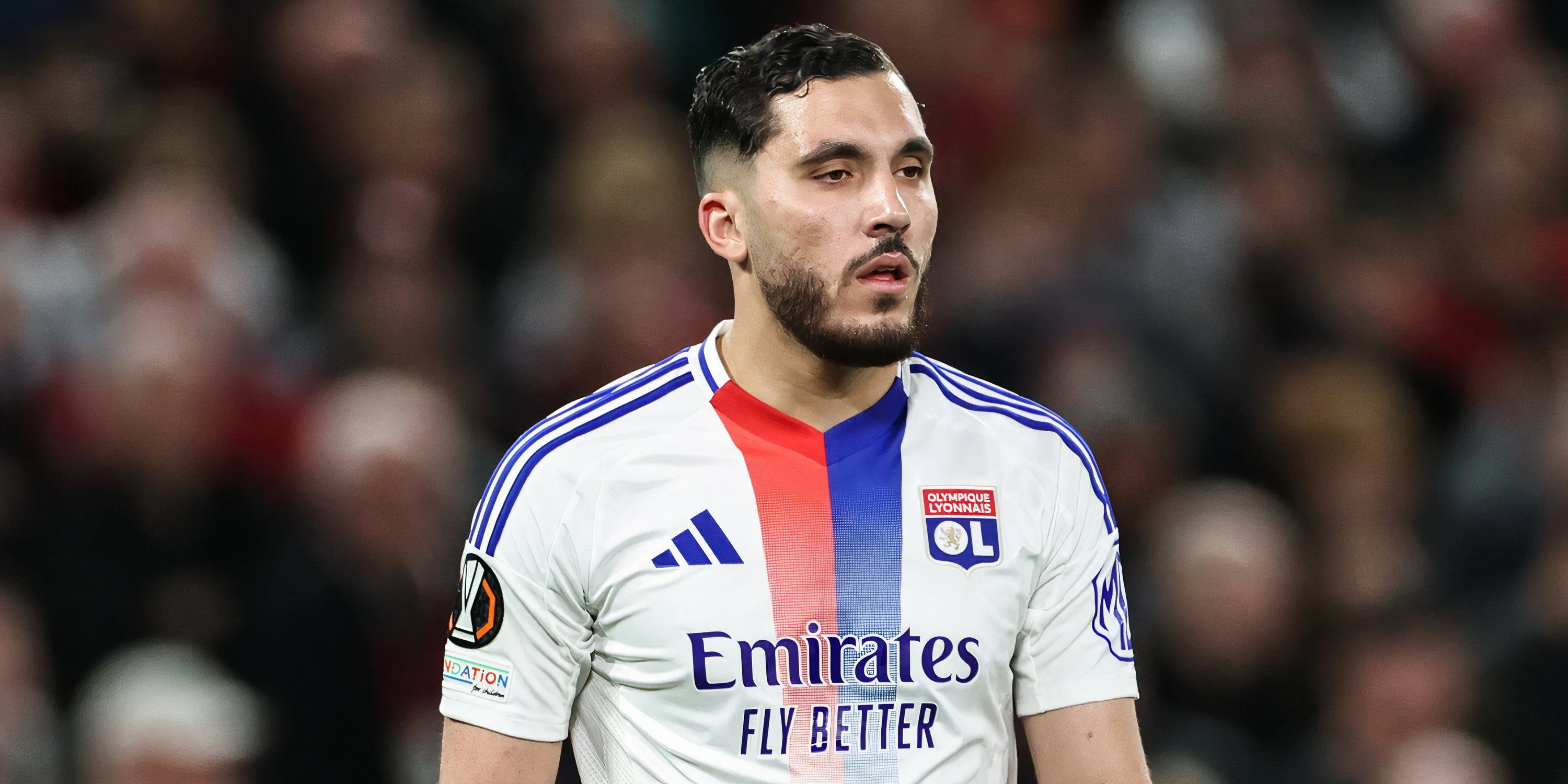 Tiền vệ Rayan Cherki trong màu áo Olympique Lyonnais thi đấu tại Ligue 1