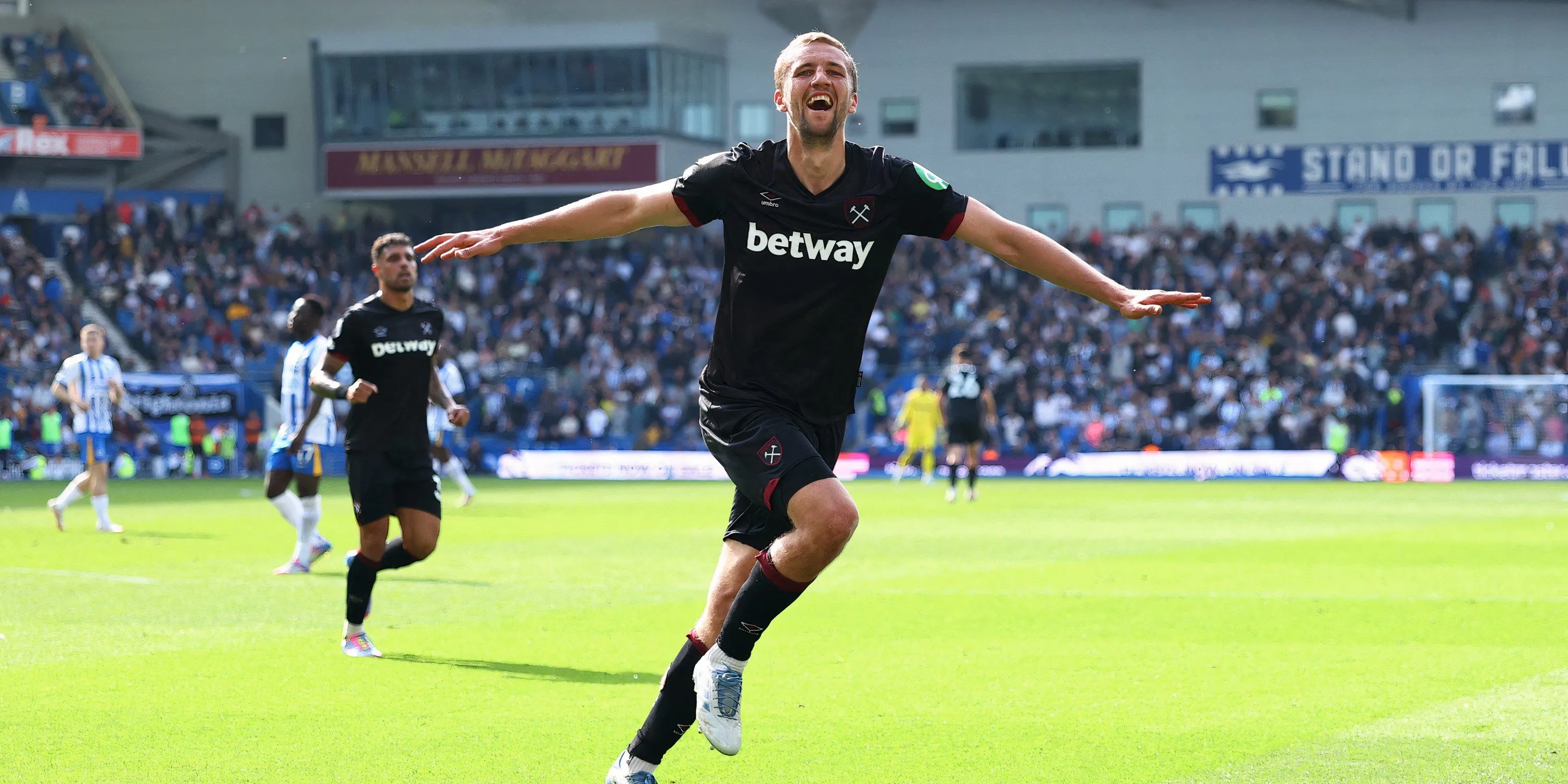 Tomas Soucek, tiền vệ West Ham đang được Everton theo đuổi tích cực