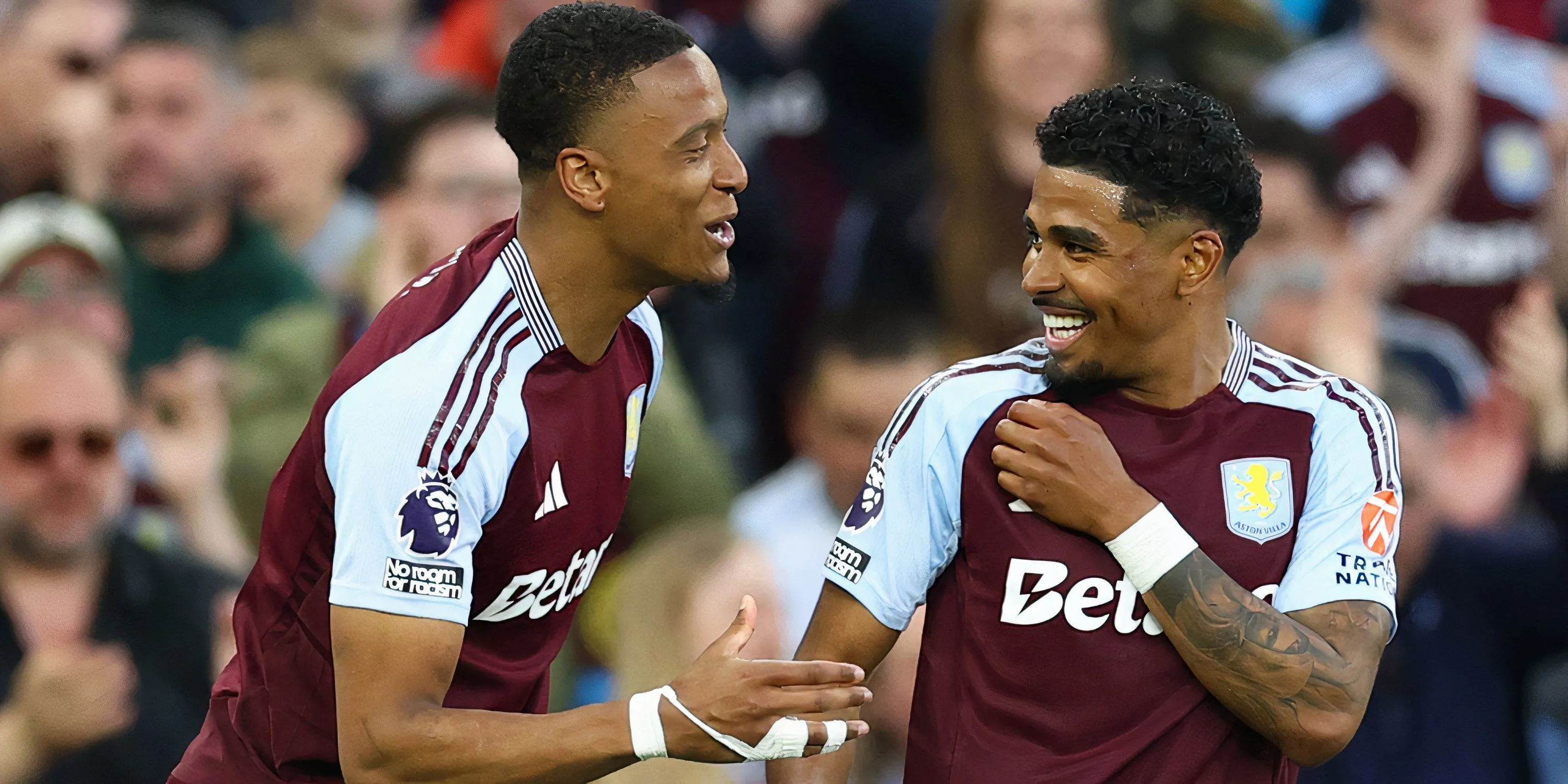 Trung vệ Ezri Konsa ăn mừng bàn thắng mở tỷ số cho Aston Villa trước Tottenham.